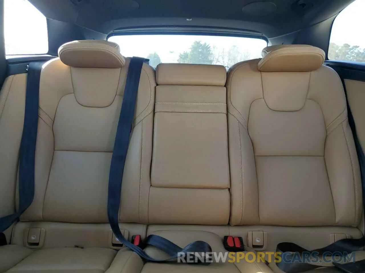 10 fotografías del automóvil dañado YV4102RL0M1810822 VOLVO XC60 2021