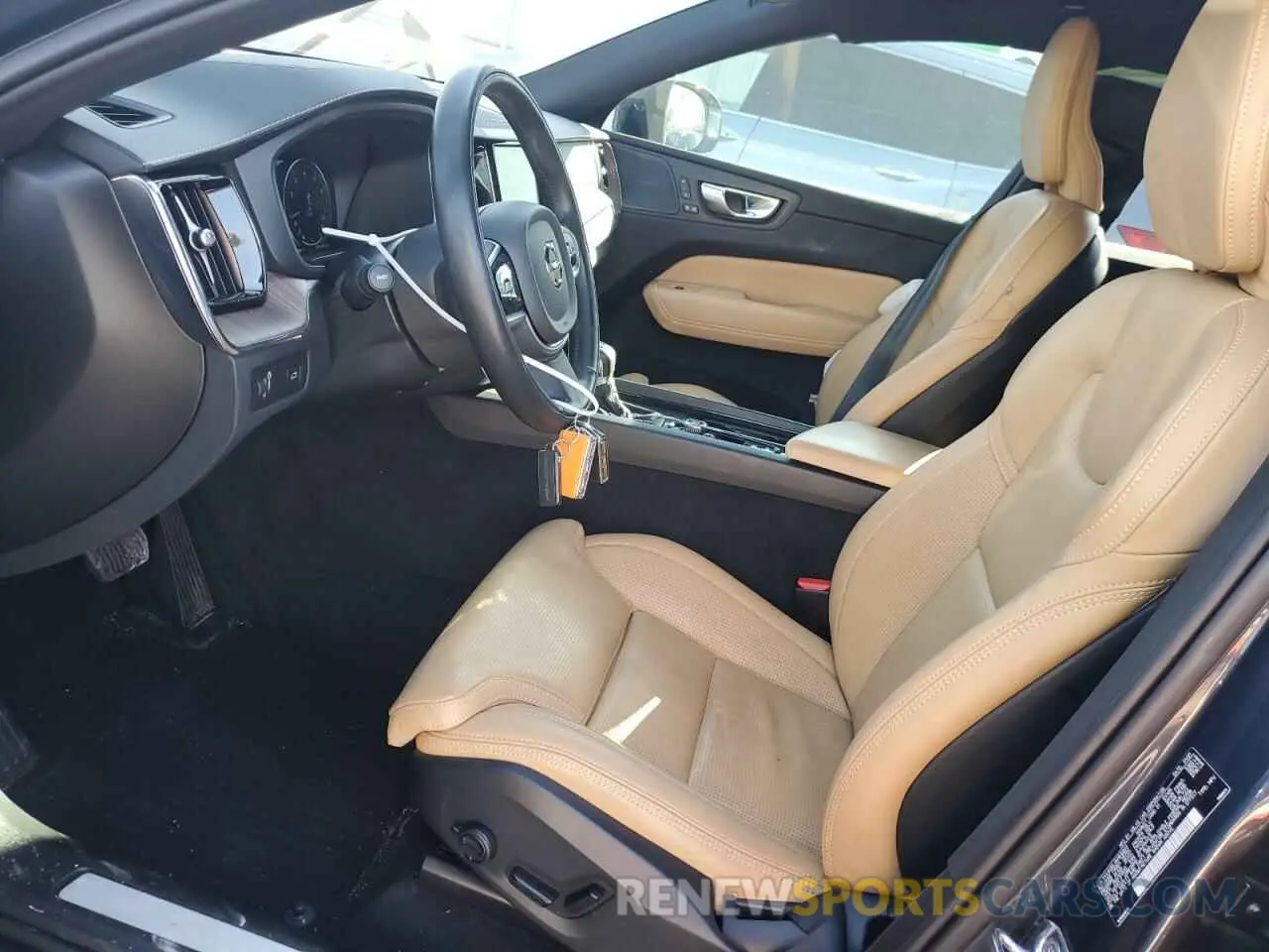 7 fotografías del automóvil dañado YV4102RL0M1810822 VOLVO XC60 2021