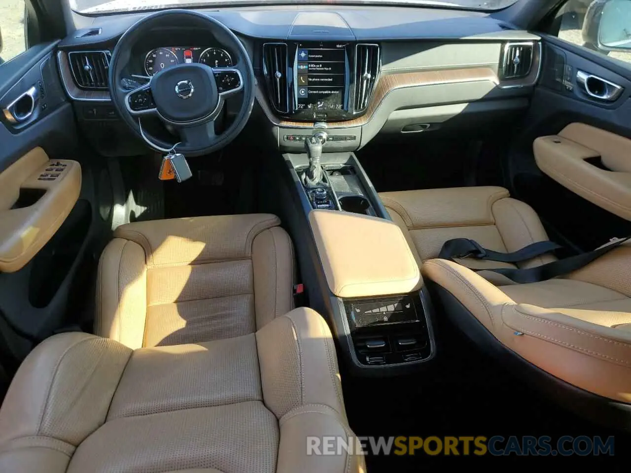8 fotografías del automóvil dañado YV4102RL0M1810822 VOLVO XC60 2021