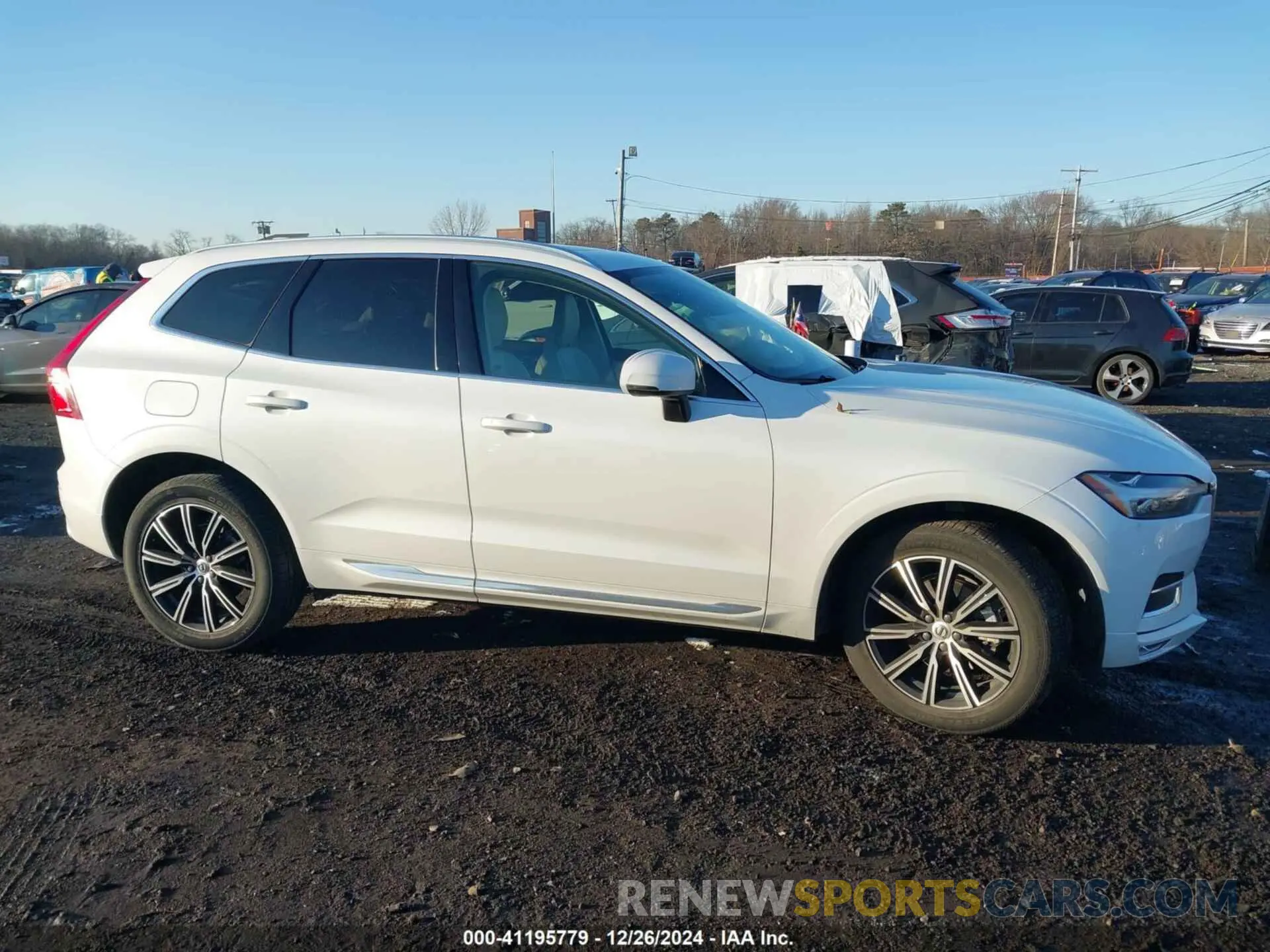 13 fotografías del automóvil dañado YV4102RL1M1821540 VOLVO XC60 2021