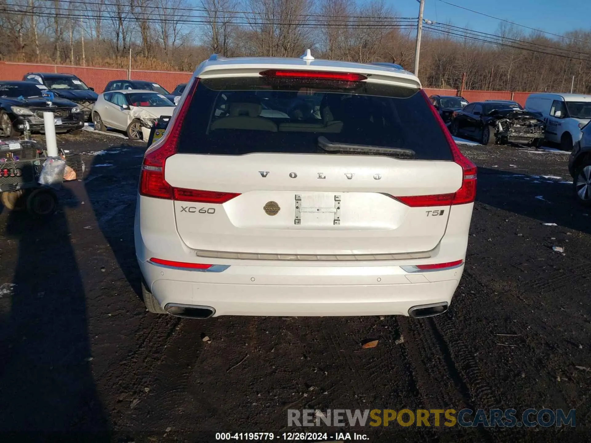 16 fotografías del automóvil dañado YV4102RL1M1821540 VOLVO XC60 2021