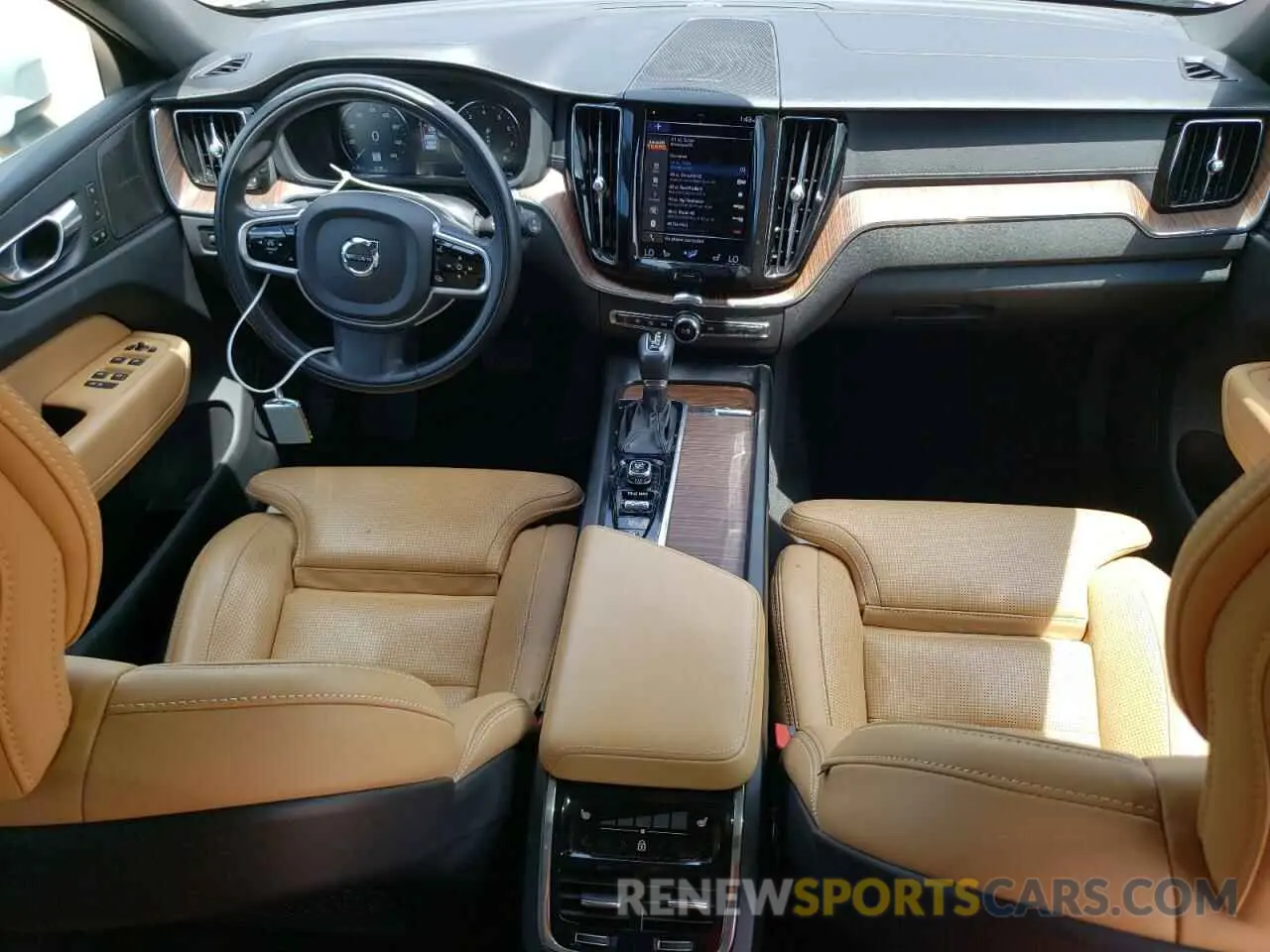 8 fotografías del automóvil dañado YV4102RL3M1856578 VOLVO XC60 2021