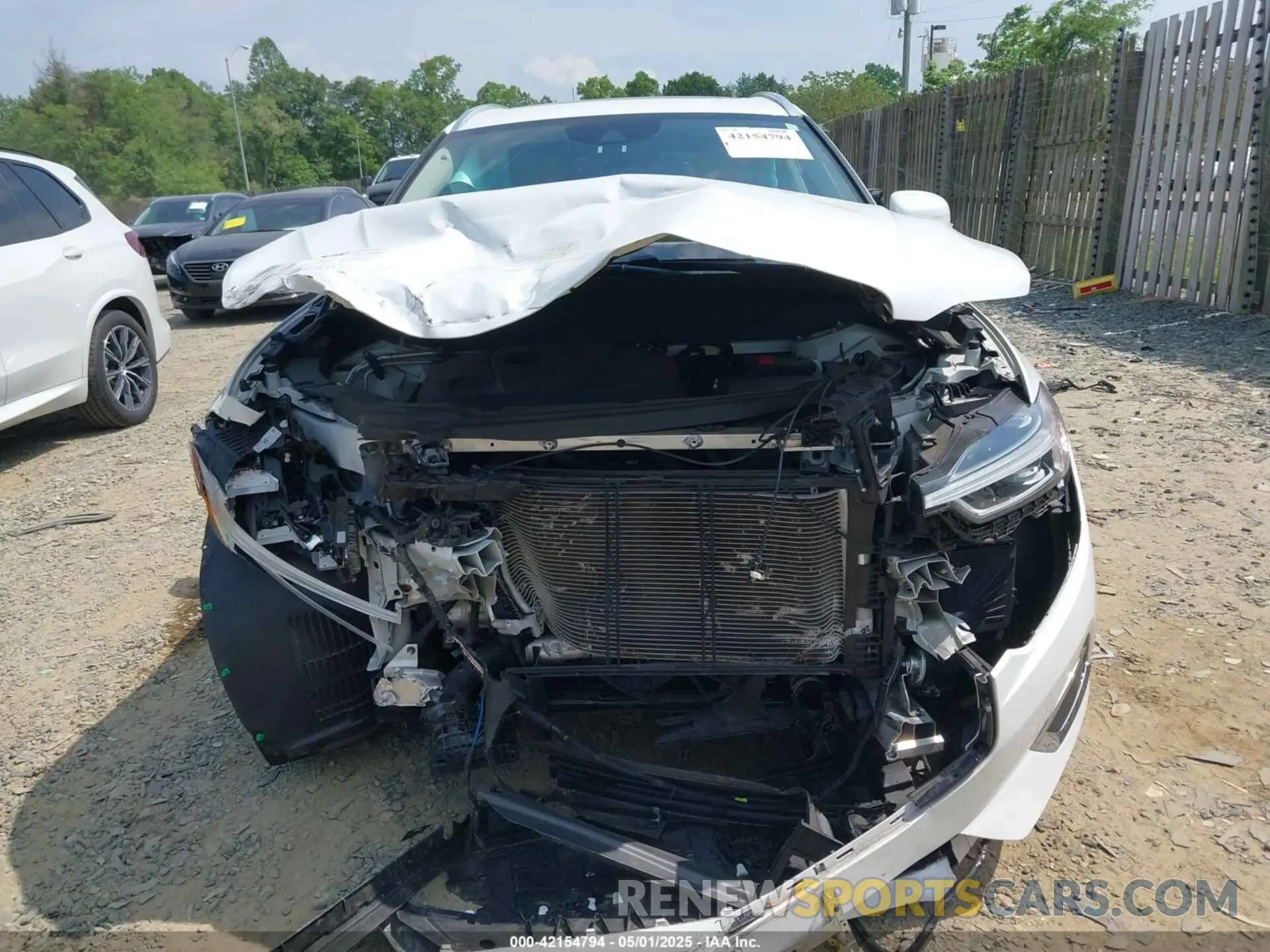 12 fotografías del automóvil dañado YV4102RL4M1734862 VOLVO XC60 2021