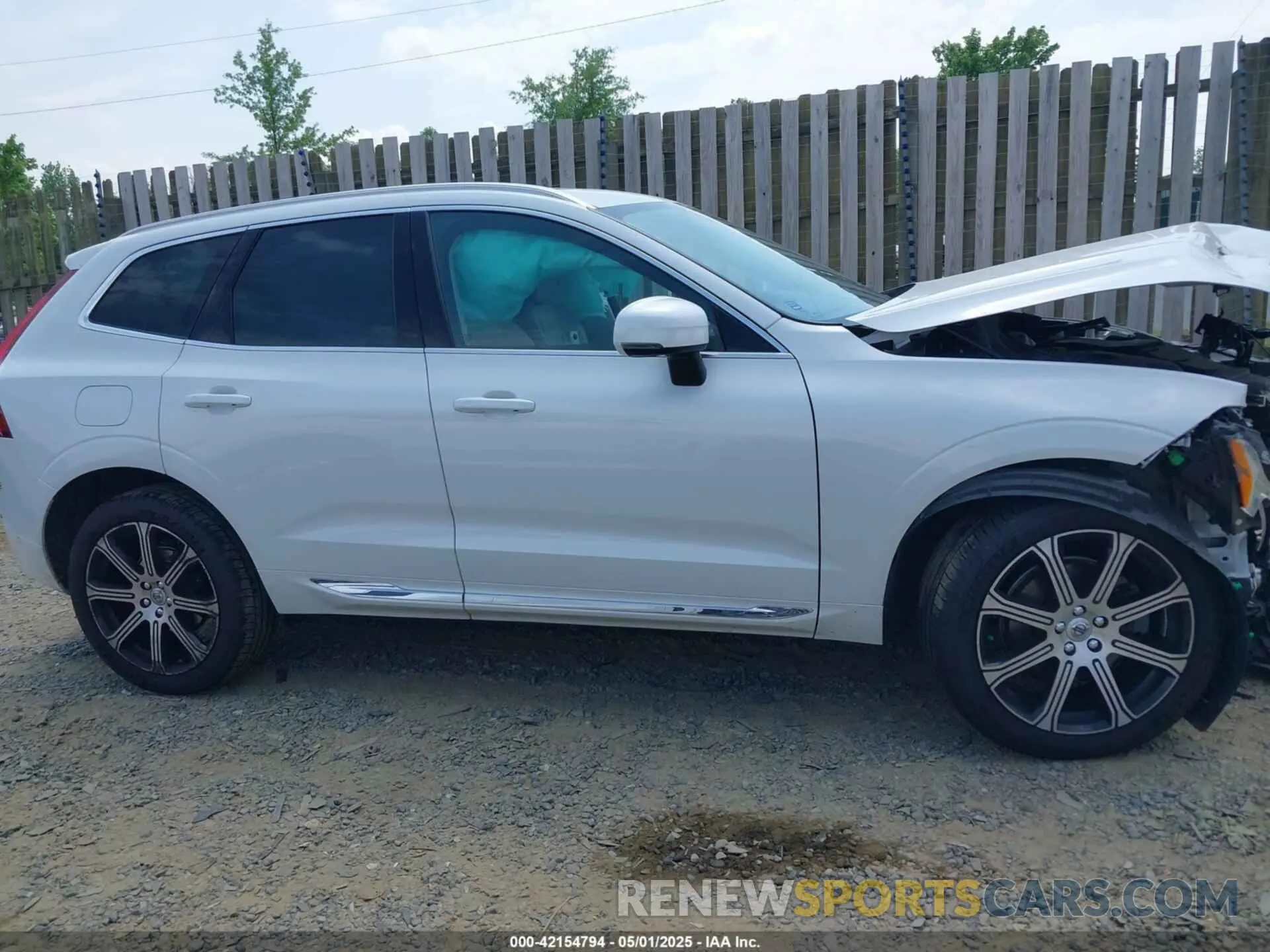 13 fotografías del automóvil dañado YV4102RL4M1734862 VOLVO XC60 2021