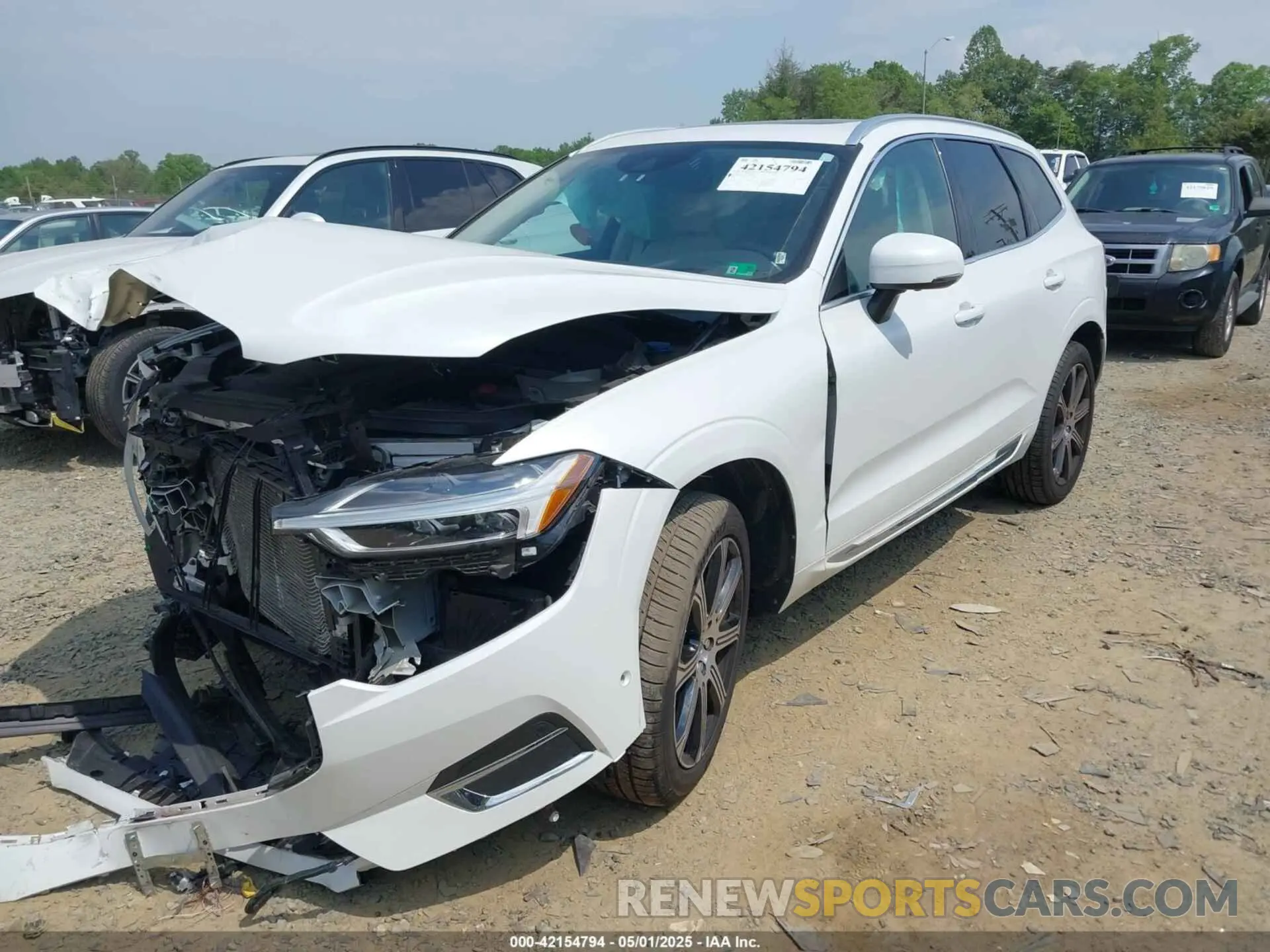 2 fotografías del automóvil dañado YV4102RL4M1734862 VOLVO XC60 2021