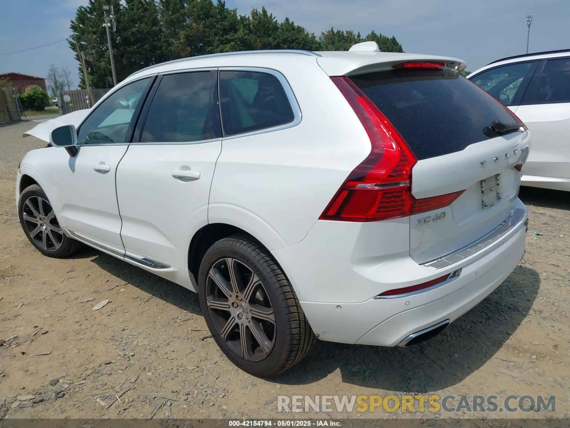 3 fotografías del automóvil dañado YV4102RL4M1734862 VOLVO XC60 2021