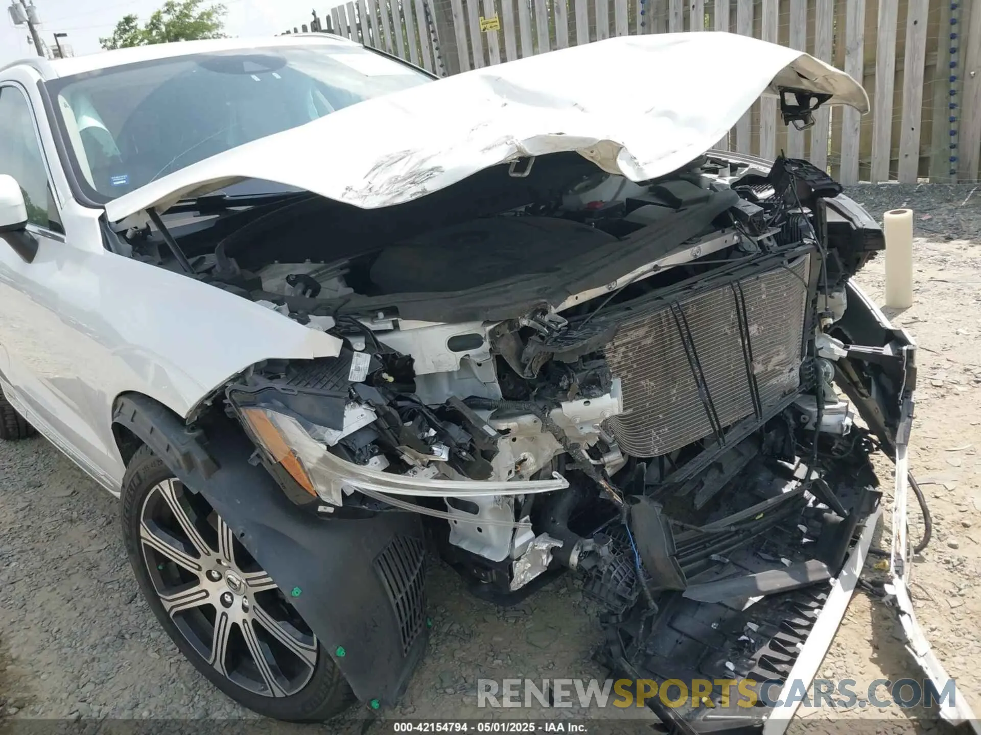 6 fotografías del automóvil dañado YV4102RL4M1734862 VOLVO XC60 2021