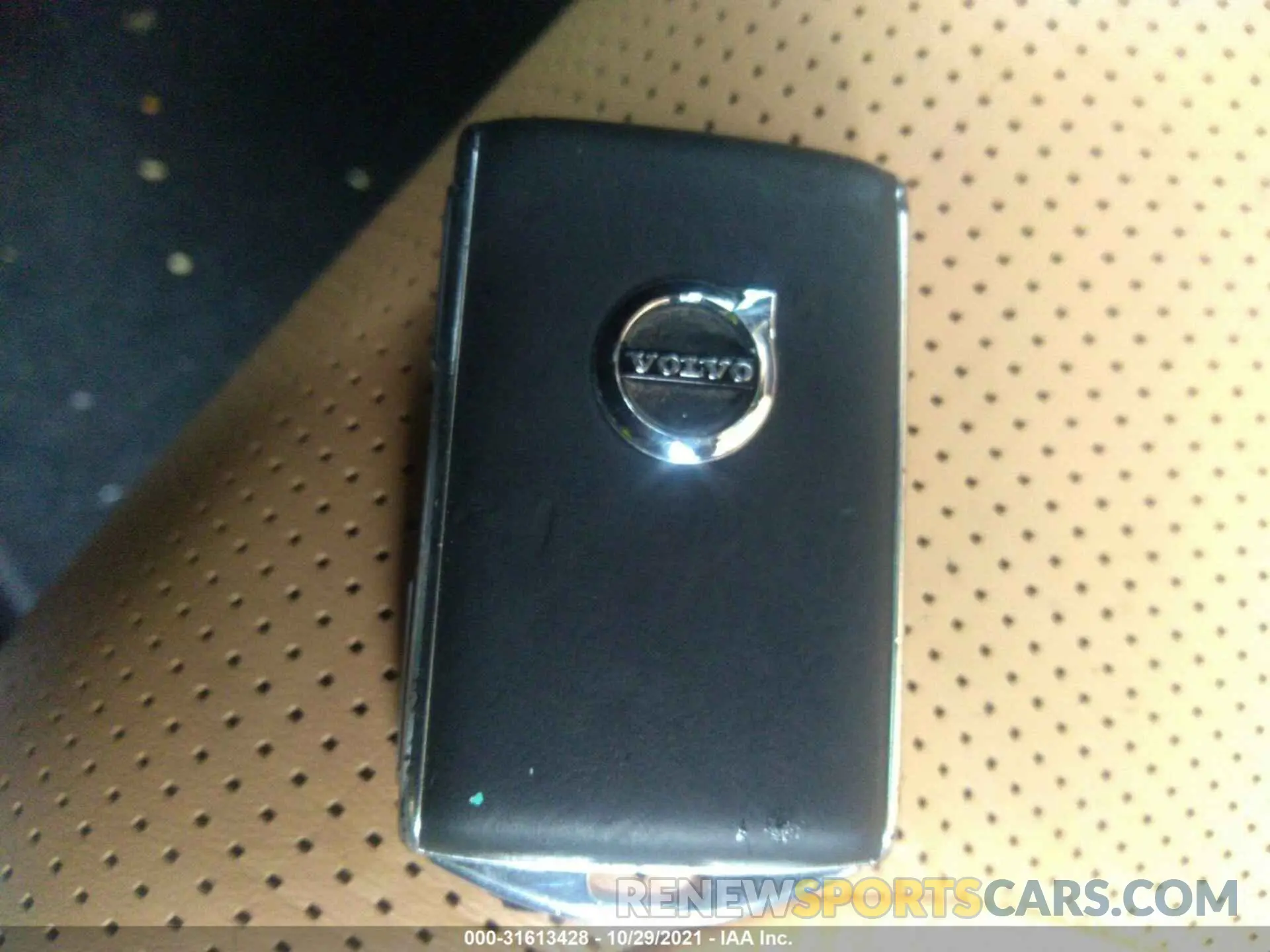 11 fotografías del automóvil dañado YV4102RL5M1759642 VOLVO XC60 2021