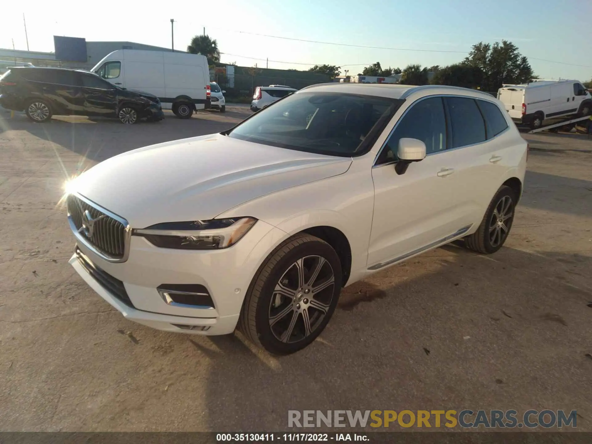 2 fotografías del automóvil dañado YV4102RL5M1877285 VOLVO XC60 2021