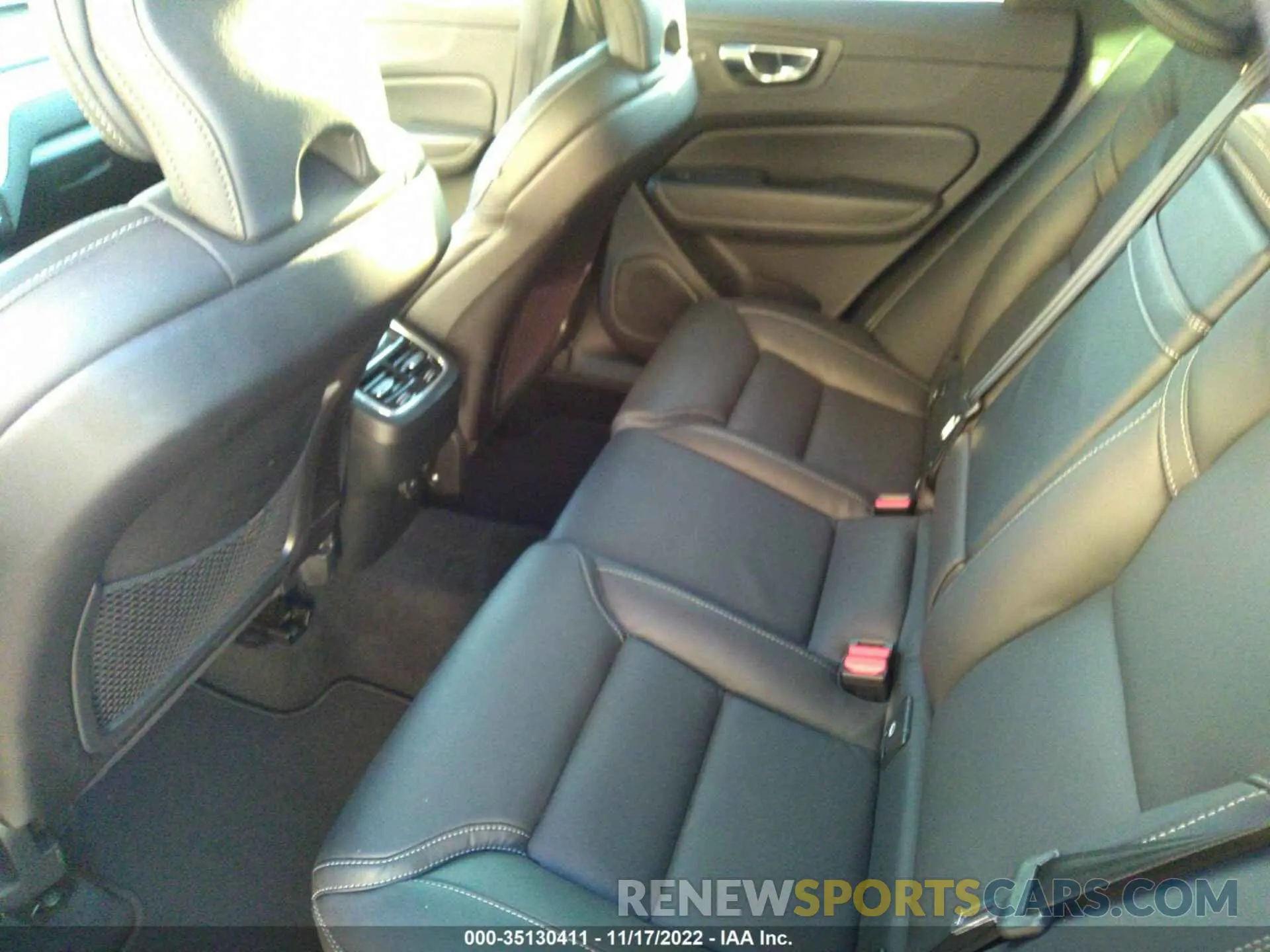 8 fotografías del automóvil dañado YV4102RL5M1877285 VOLVO XC60 2021