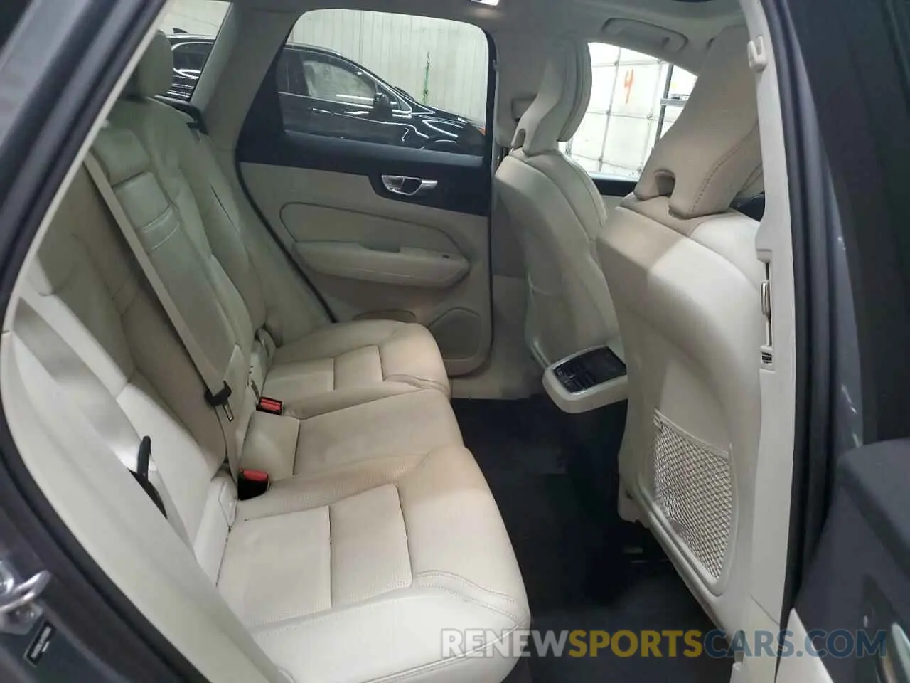 11 fotografías del automóvil dañado YV4102RL6M1709560 VOLVO XC60 2021