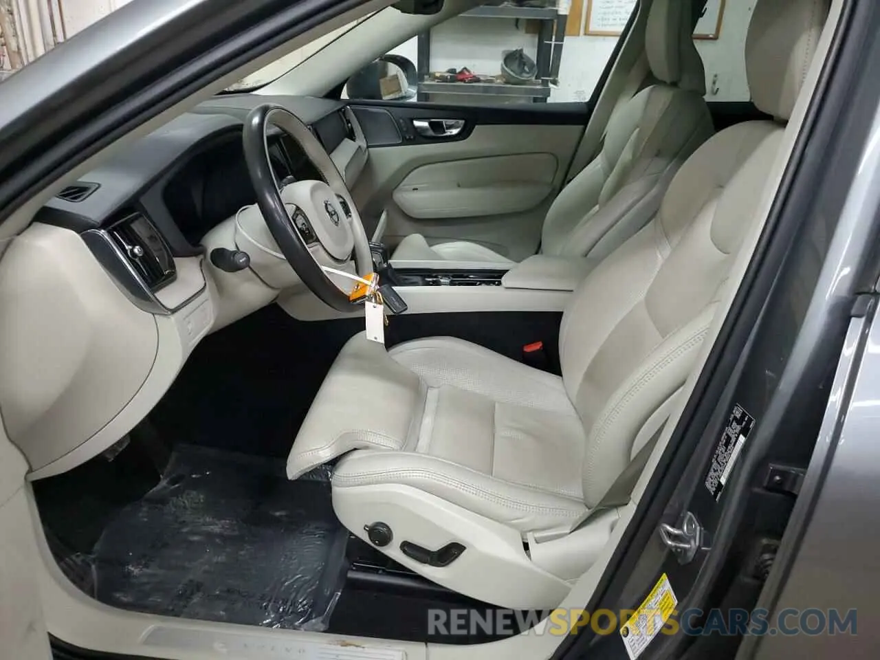 7 fotografías del automóvil dañado YV4102RL6M1709560 VOLVO XC60 2021