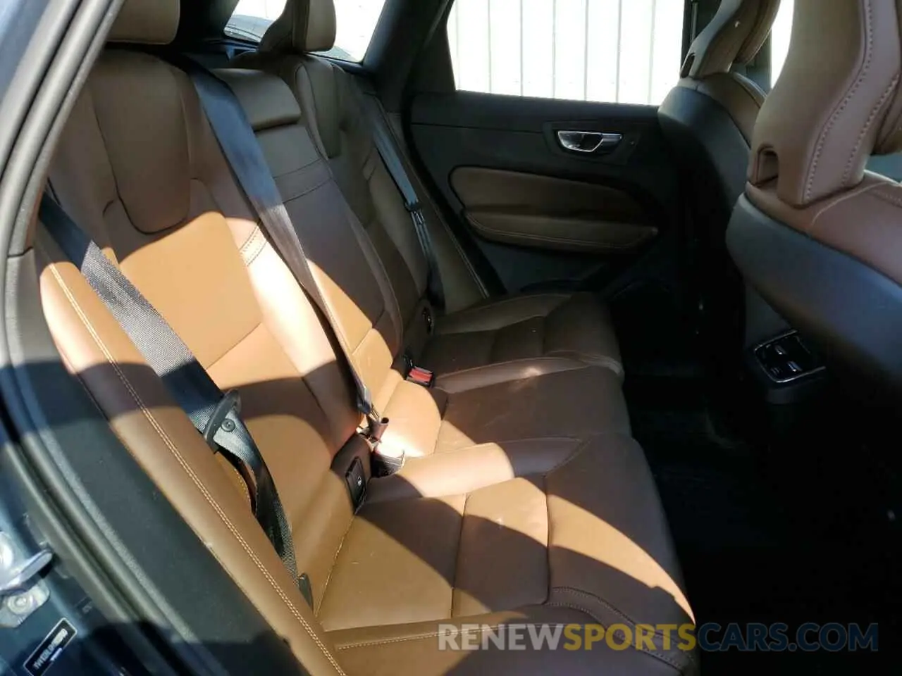 6 fotografías del automóvil dañado YV4102RL6M1803700 VOLVO XC60 2021