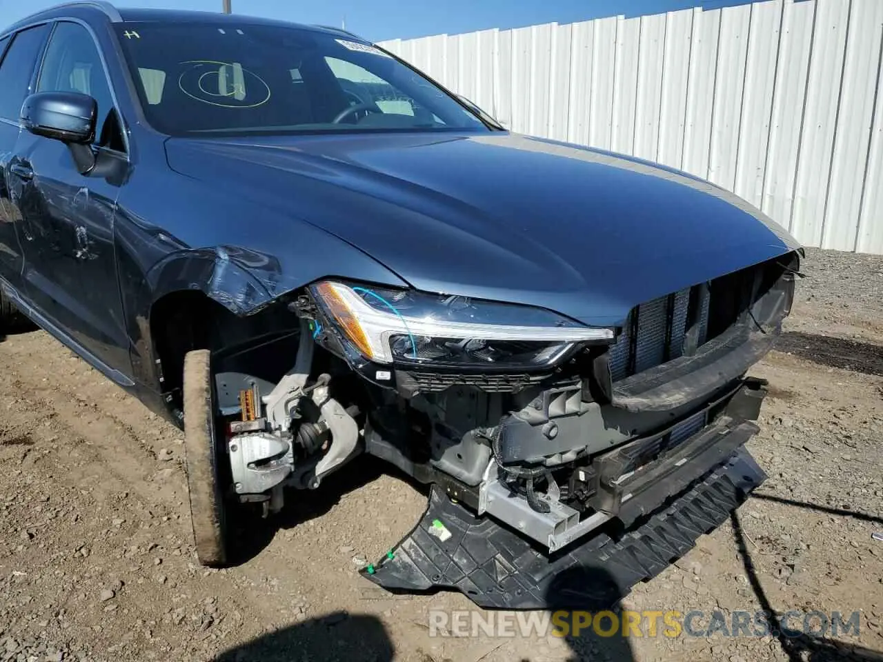 9 fotografías del automóvil dañado YV4102RL6M1803700 VOLVO XC60 2021