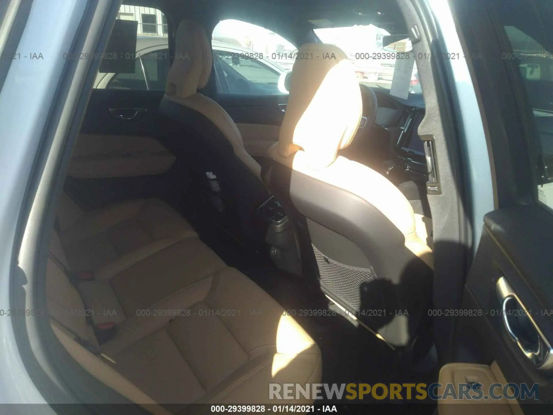 8 fotografías del automóvil dañado YV4102RL8M1695211 VOLVO XC60 2021