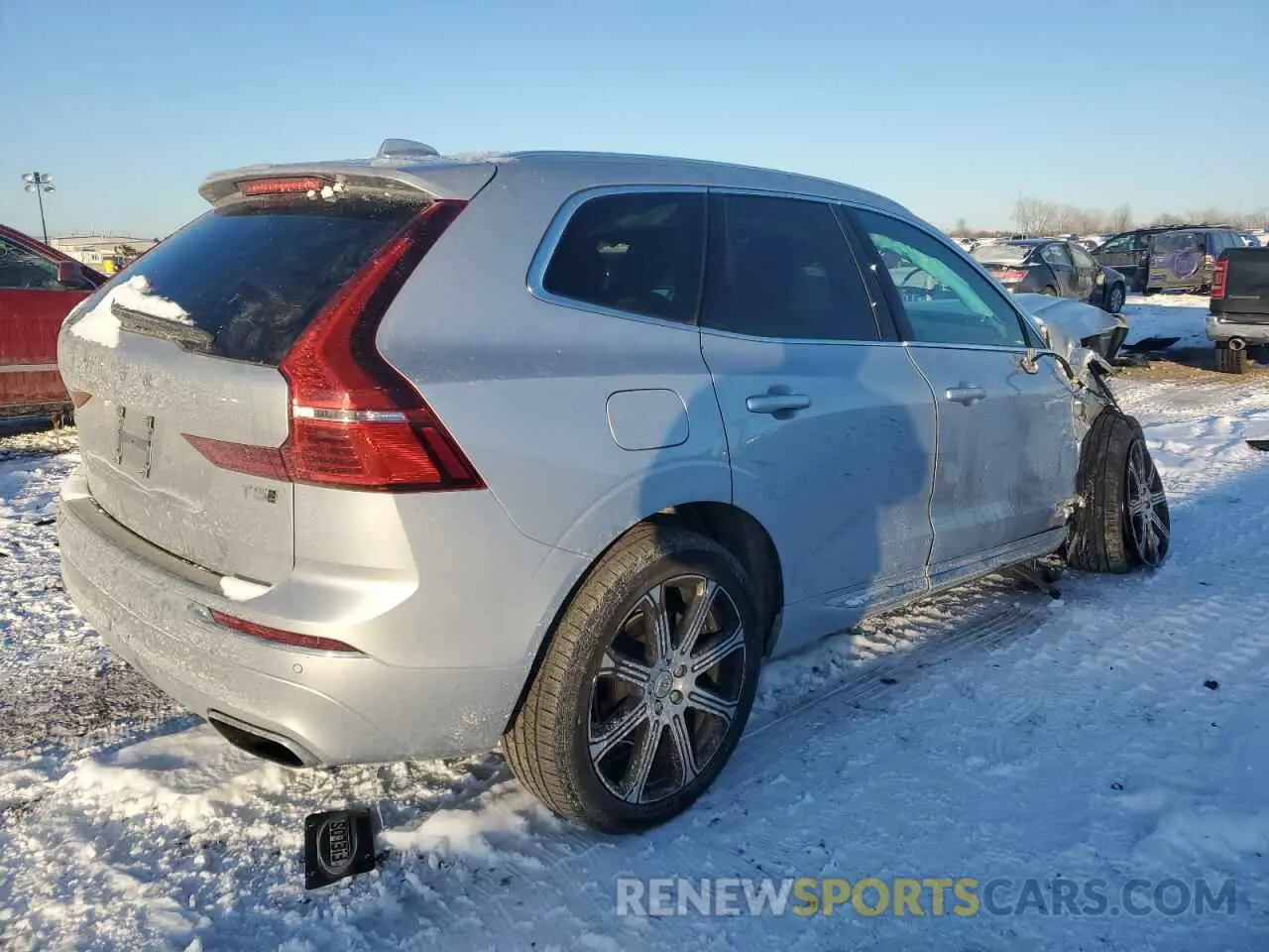 3 fotografías del automóvil dañado YV4102RL8M1701024 VOLVO XC60 2021