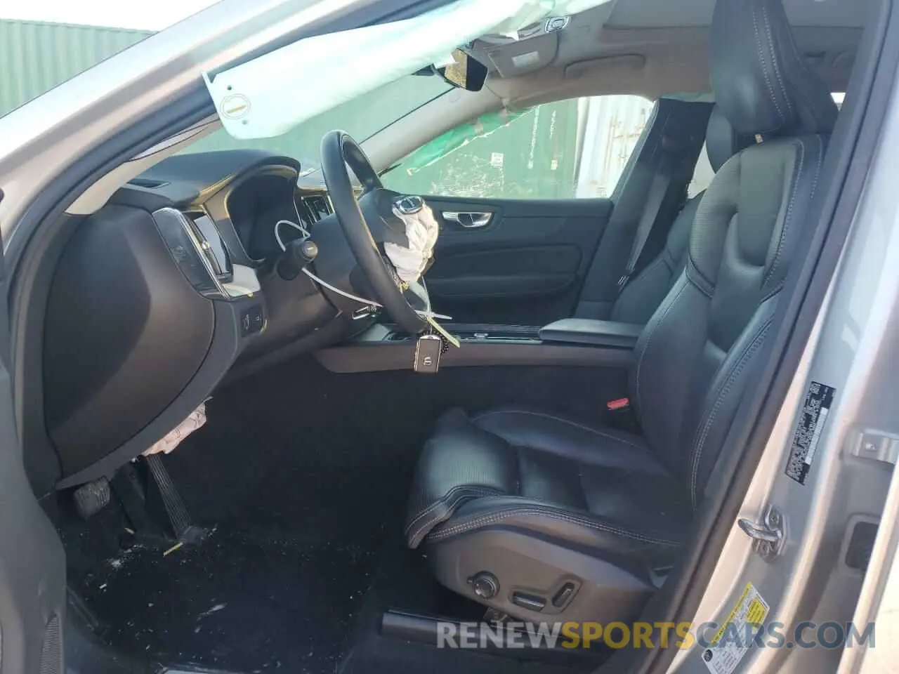 7 fotografías del automóvil dañado YV4102RL8M1701024 VOLVO XC60 2021