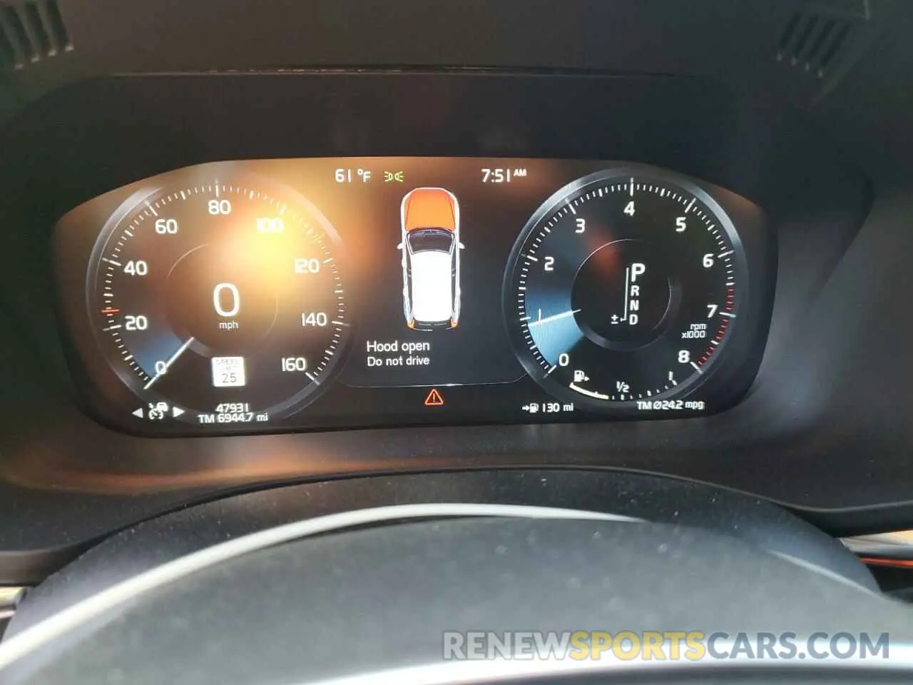 9 fotografías del automóvil dañado YV4102RL8M1733049 VOLVO XC60 2021