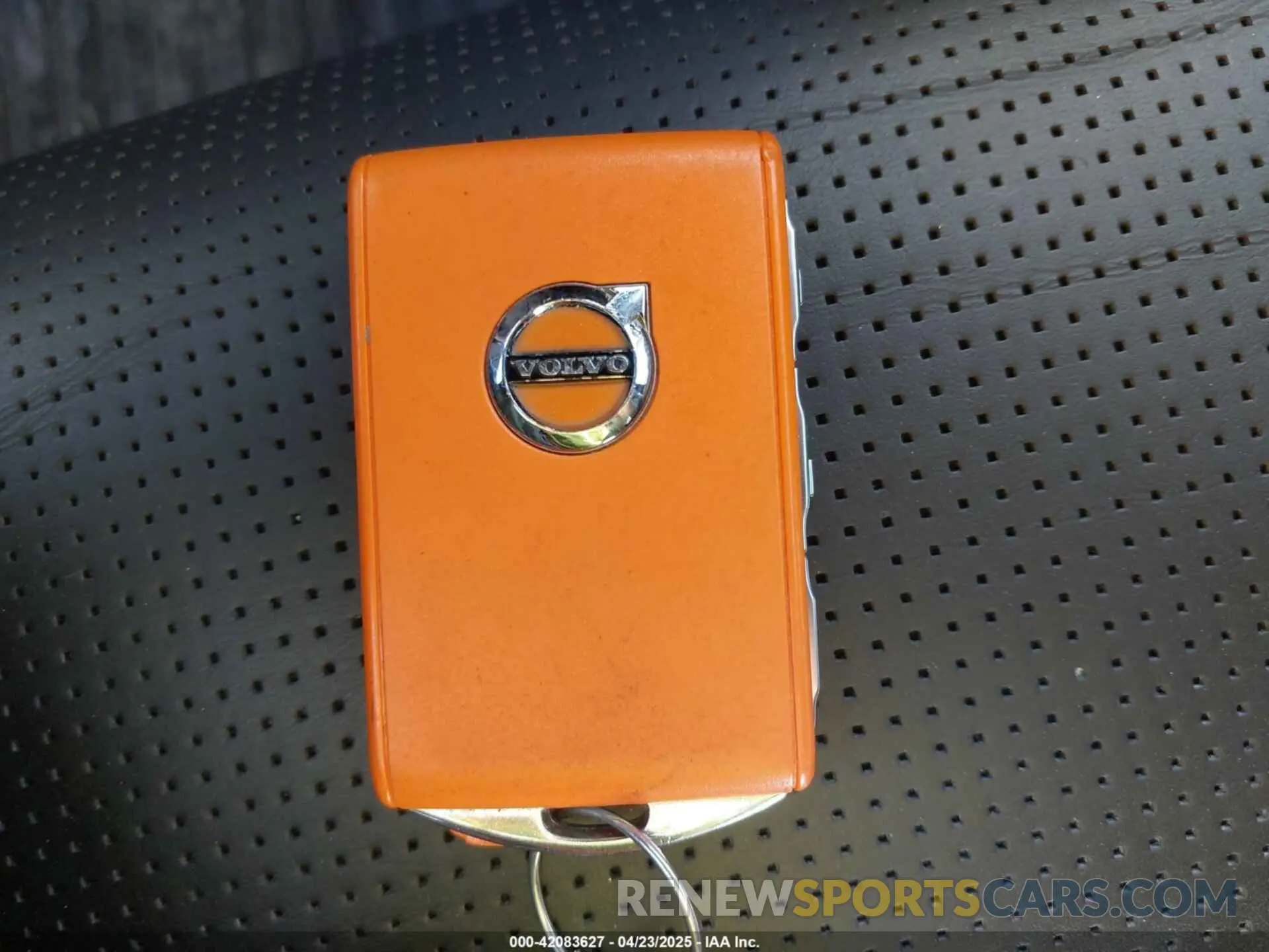 11 fotografías del automóvil dañado YV4102RL9M1829188 VOLVO XC60 2021