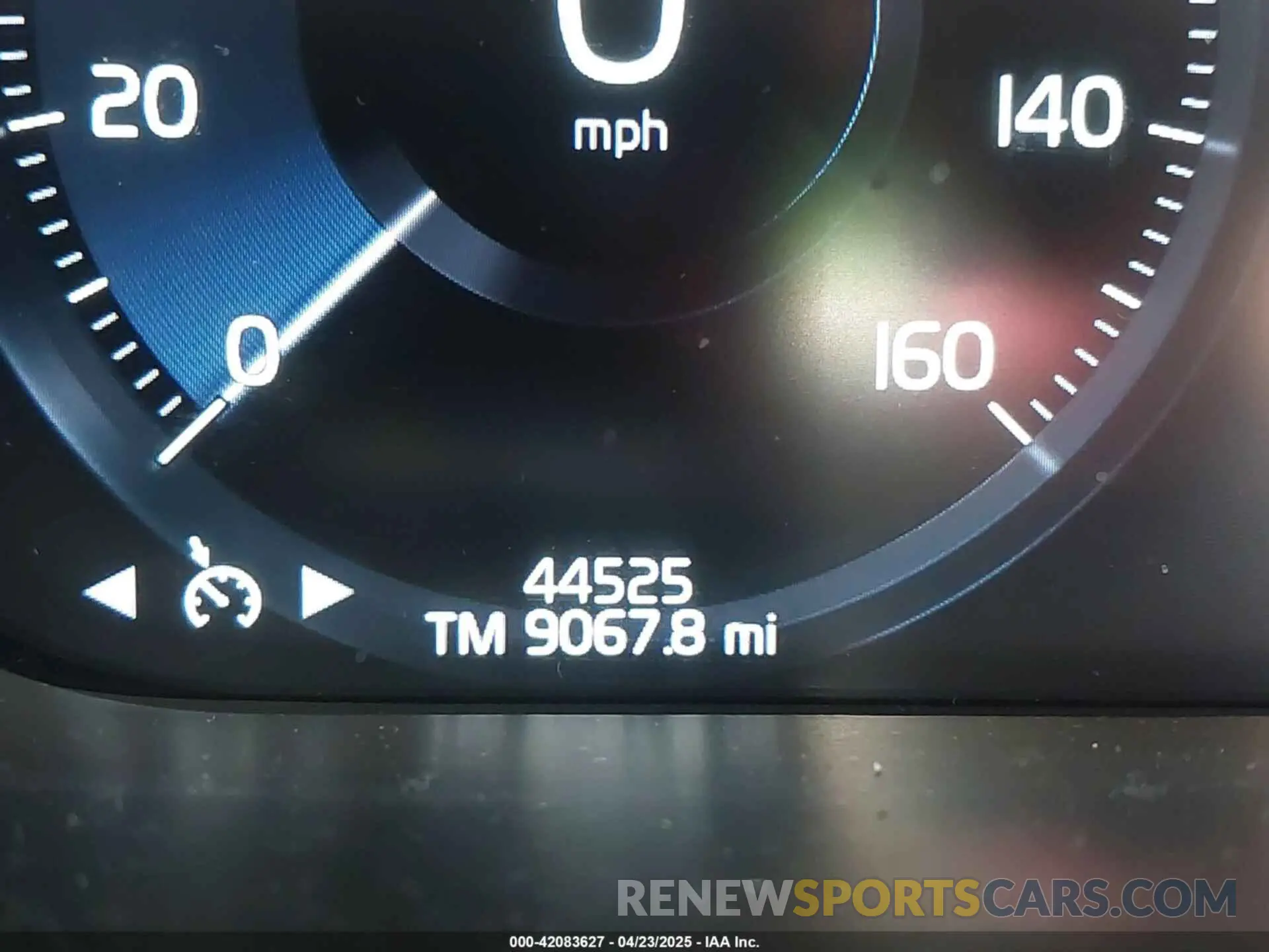 15 fotografías del automóvil dañado YV4102RL9M1829188 VOLVO XC60 2021