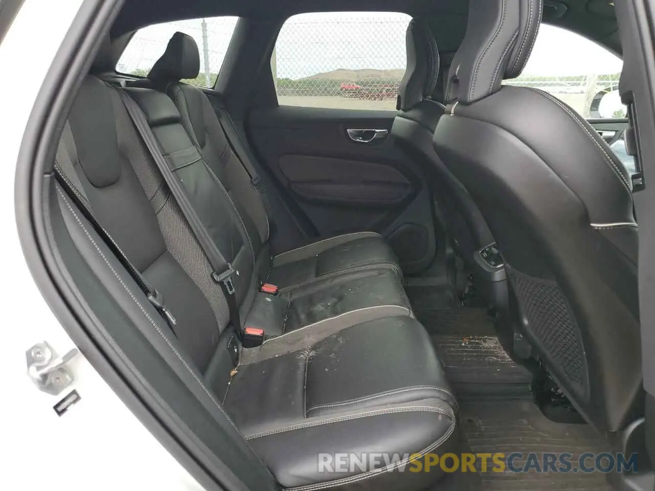 6 fotografías del automóvil dañado YV4102RM2M1695634 VOLVO XC60 2021