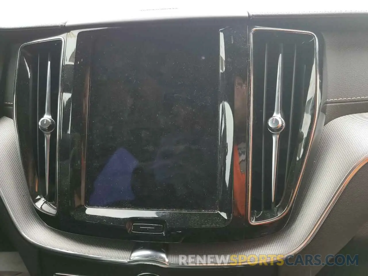 9 fotografías del automóvil dañado YV4102RM2M1695634 VOLVO XC60 2021