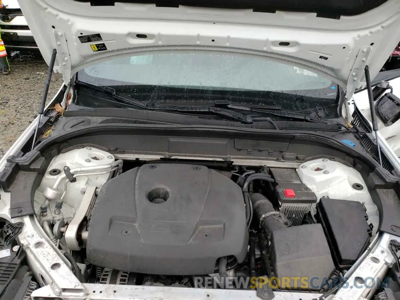 14 fotografías del automóvil dañado YV4102RM3M1744162 VOLVO XC60 2021