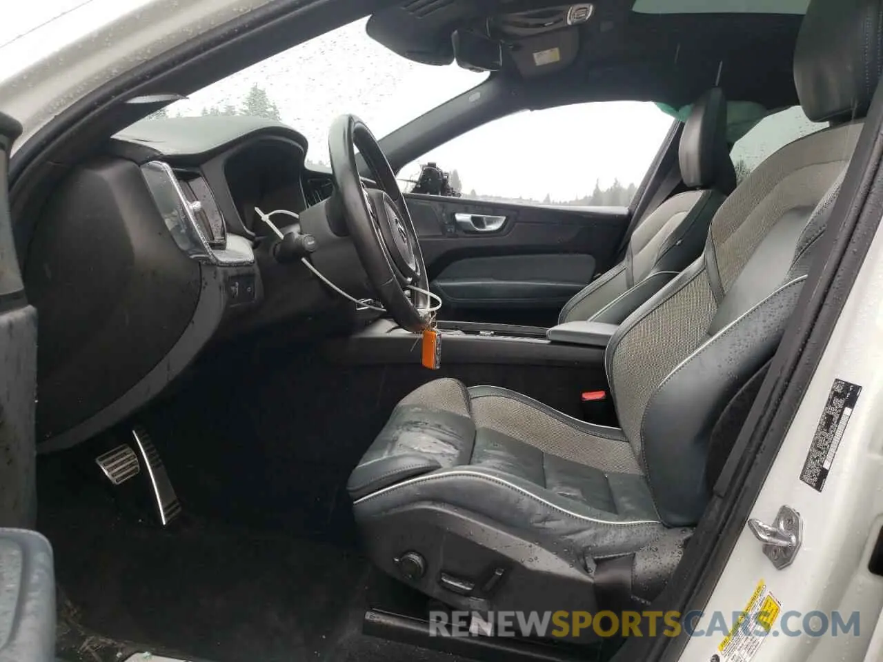 7 fotografías del automóvil dañado YV4102RM3M1744162 VOLVO XC60 2021