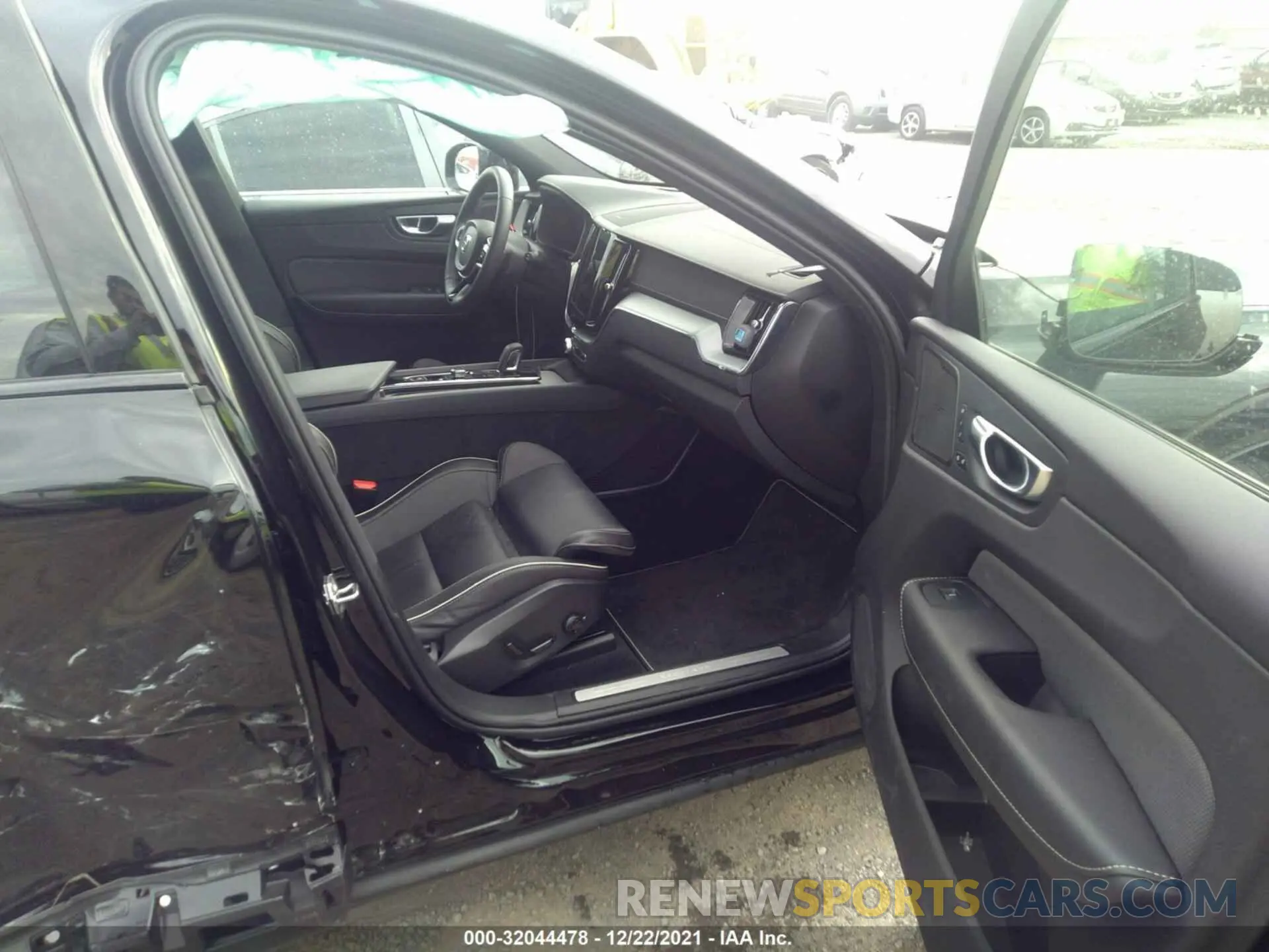 5 fotografías del automóvil dañado YV4BR0DM1M1733814 VOLVO XC60 2021