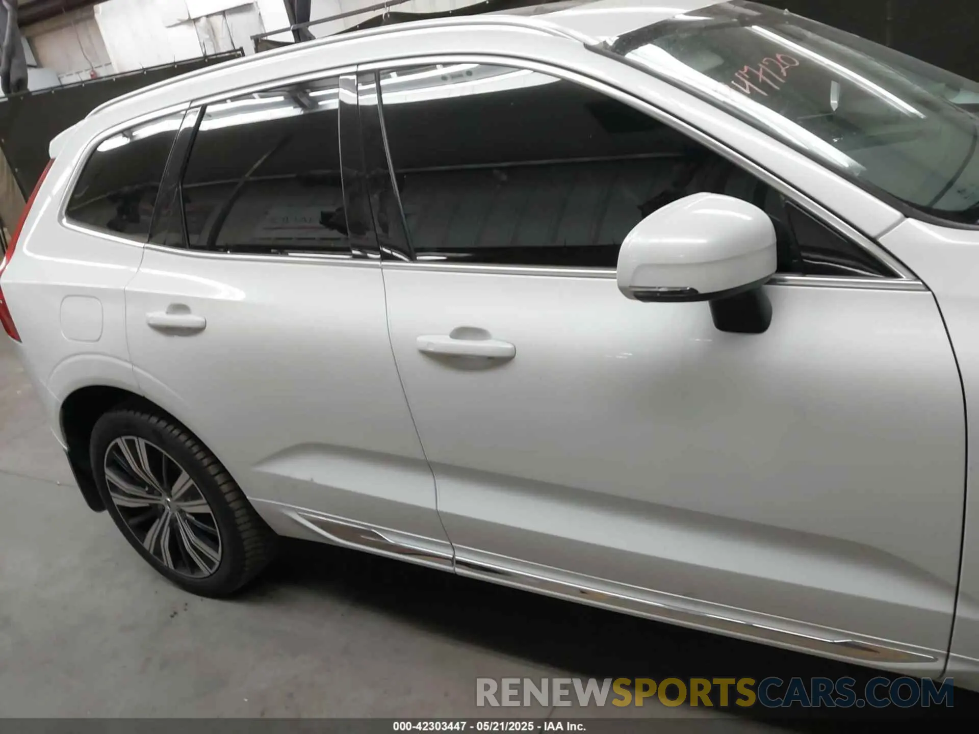 13 fotografías del automóvil dañado YV4062RL1N1947120 VOLVO XC60 2022