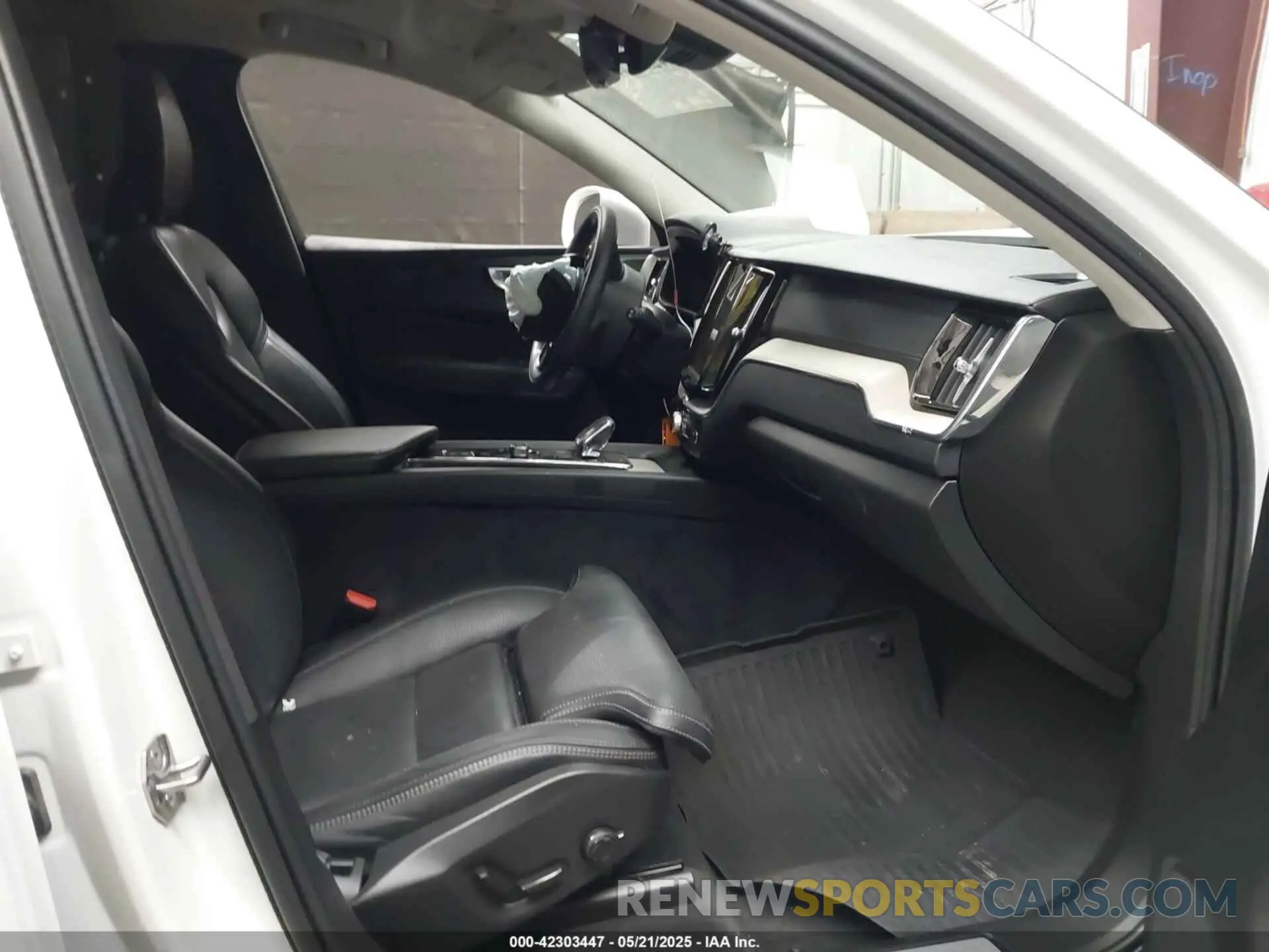 5 fotografías del automóvil dañado YV4062RL1N1947120 VOLVO XC60 2022