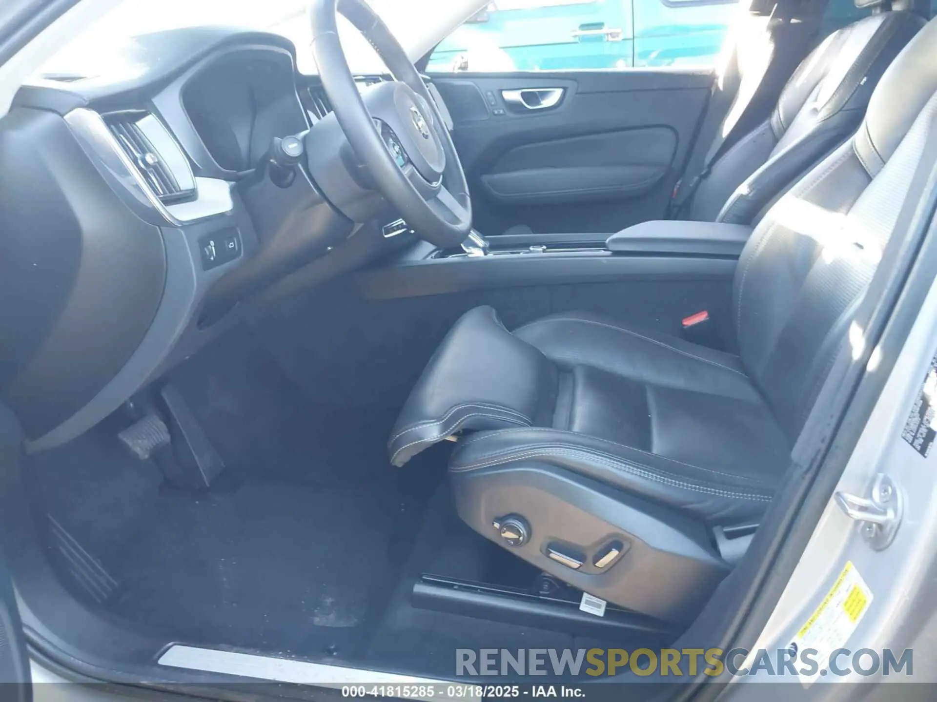 5 fotografías del automóvil dañado YV4062RL7N1087658 VOLVO XC60 2022
