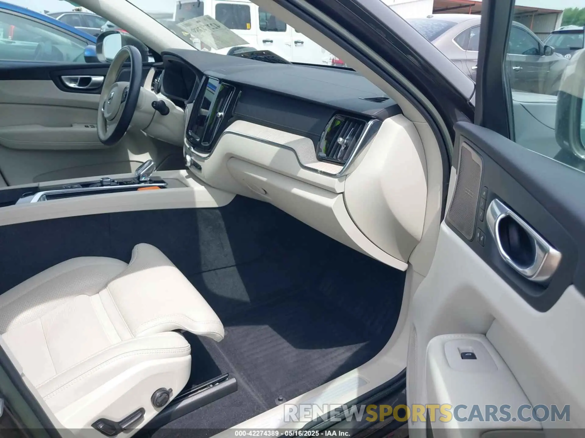 5 fotografías del automóvil dañado YV4062RLXN1087637 VOLVO XC60 2022