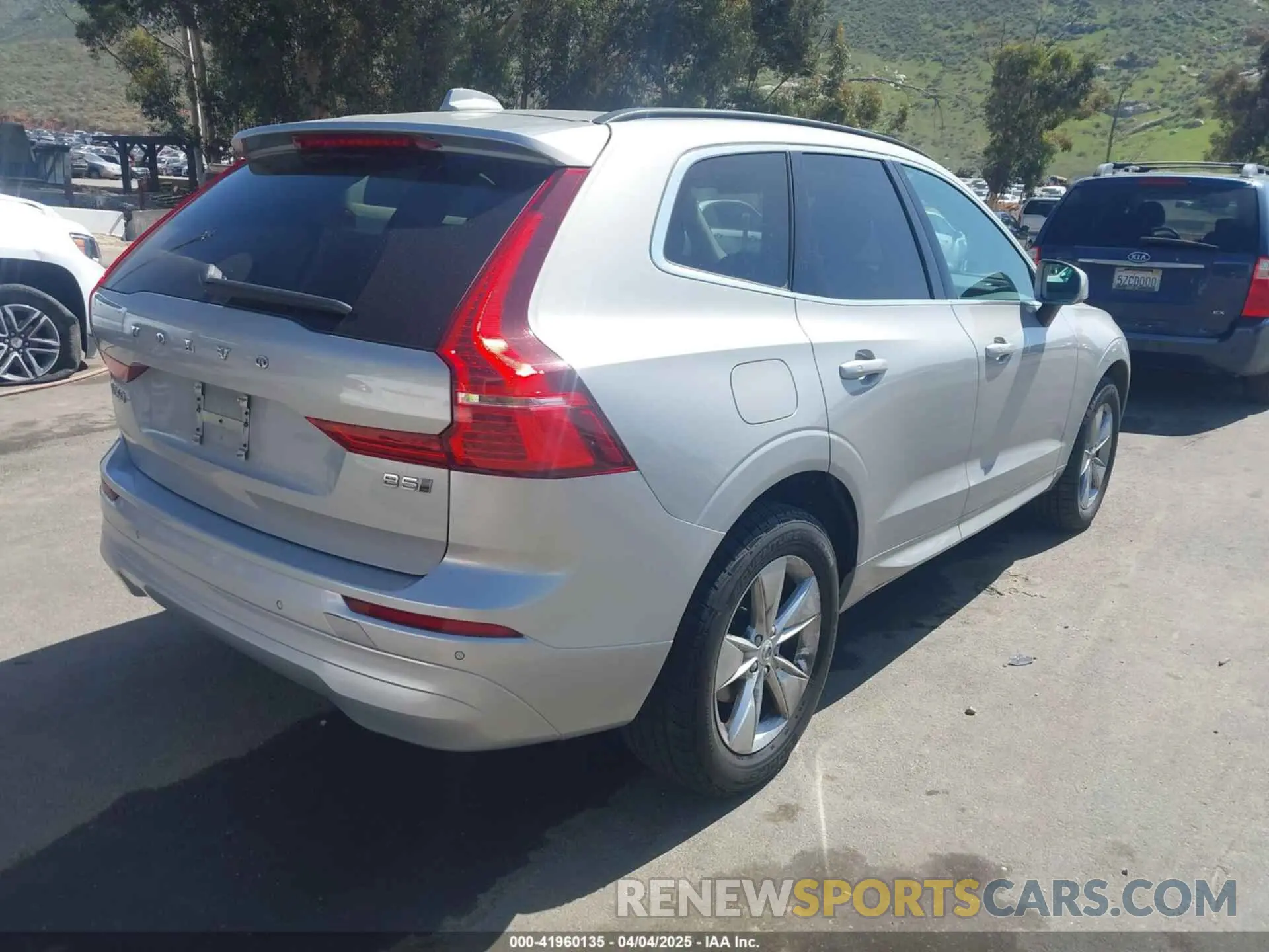 4 fotografías del automóvil dañado YV4L12RK2N1052643 VOLVO XC60 2022