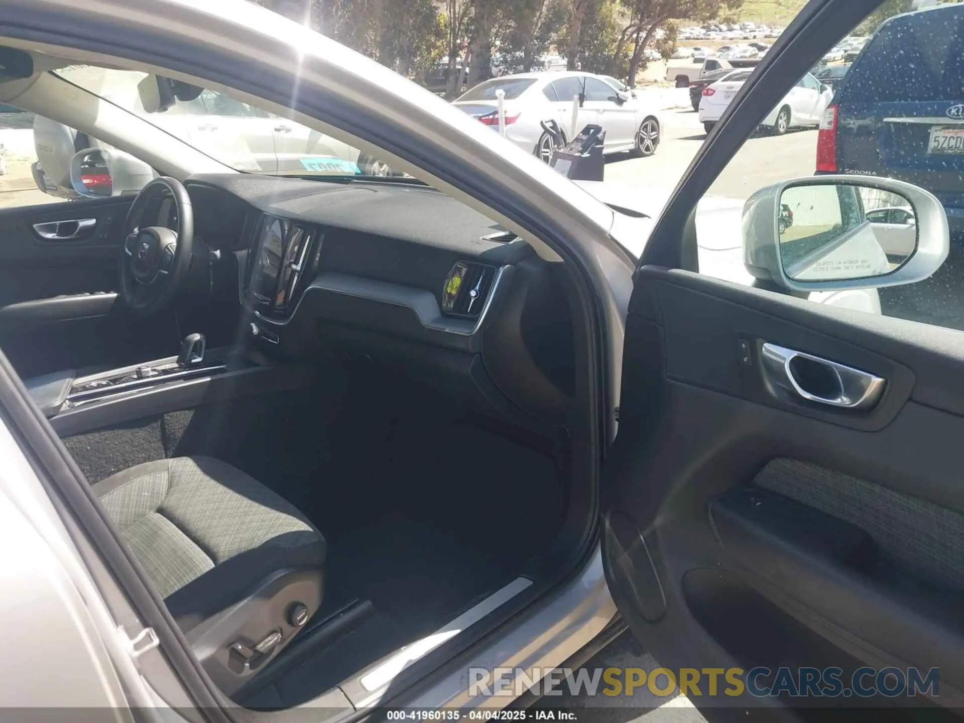 5 fotografías del automóvil dañado YV4L12RK2N1052643 VOLVO XC60 2022