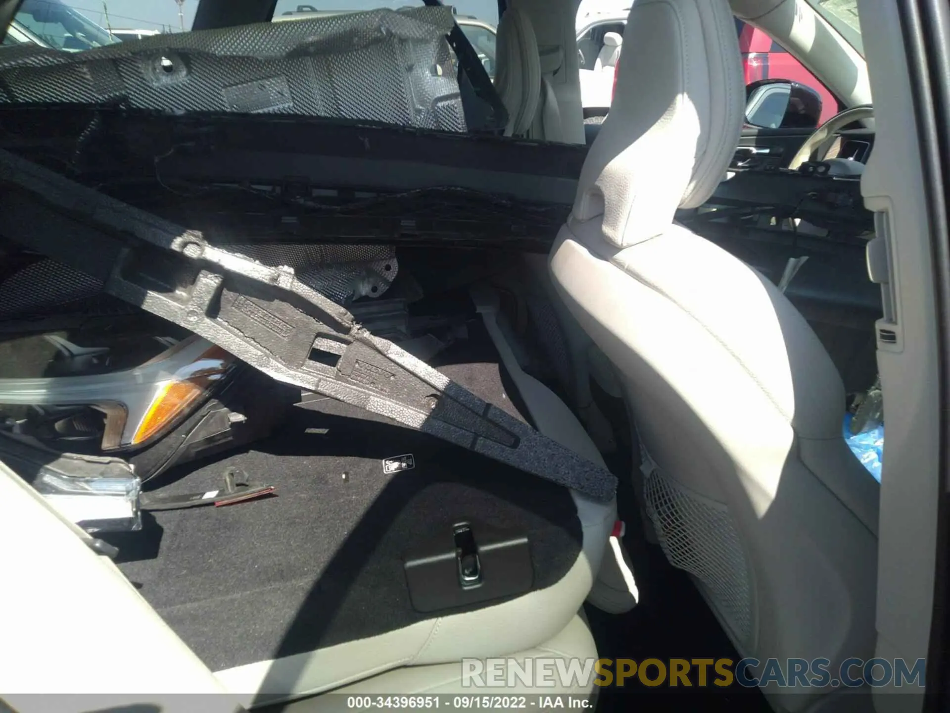 8 fotografías del automóvil dañado YV4L12RK2N1962910 VOLVO XC60 2022