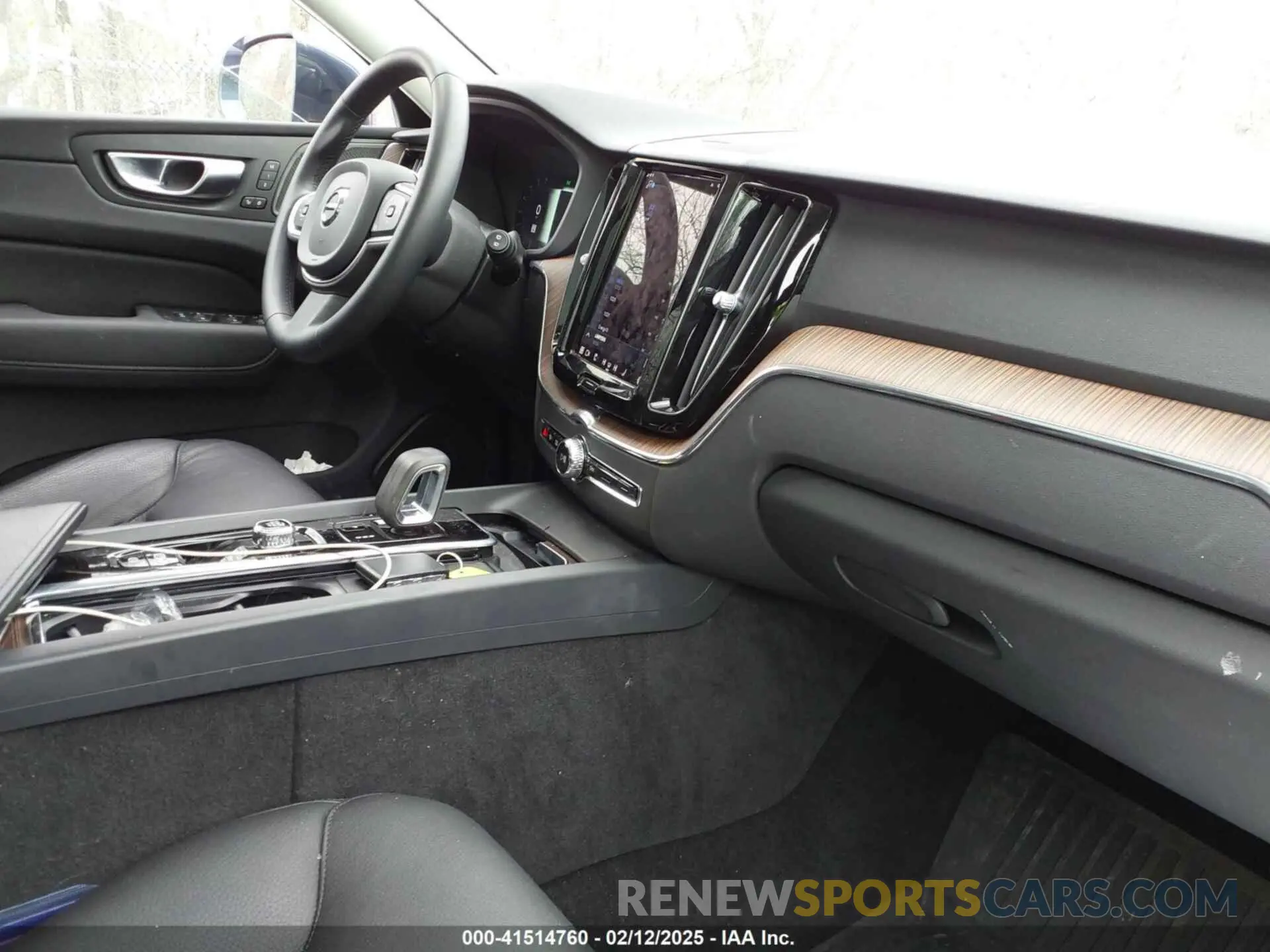 5 fotografías del automóvil dañado YV4L12RKXN1046721 VOLVO XC60 2022
