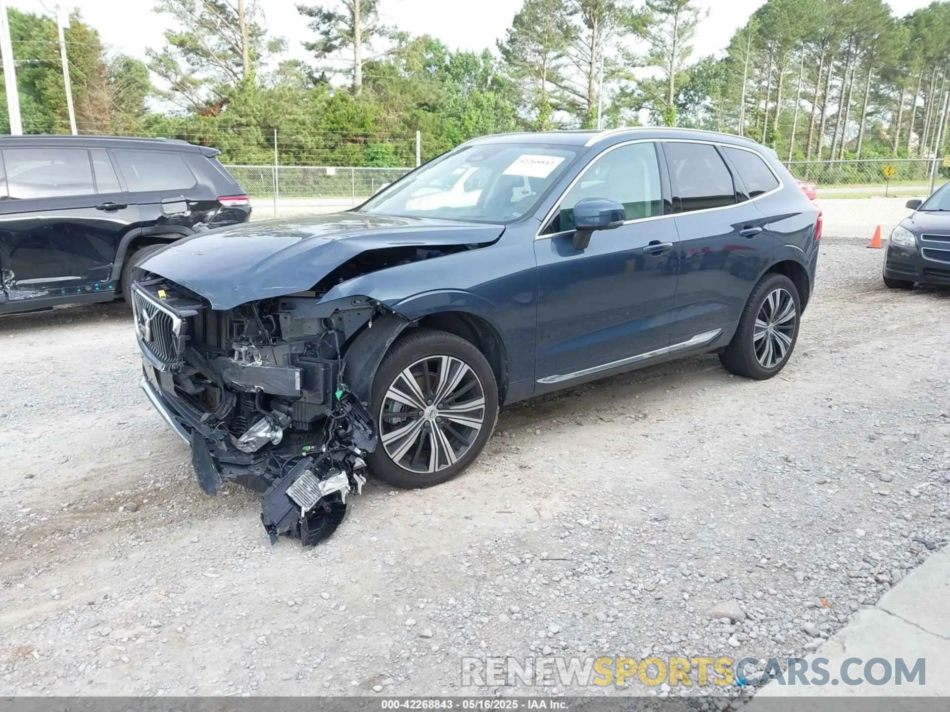 2 fotografías del automóvil dañado YV4L12RL0N1087044 VOLVO XC60 2022