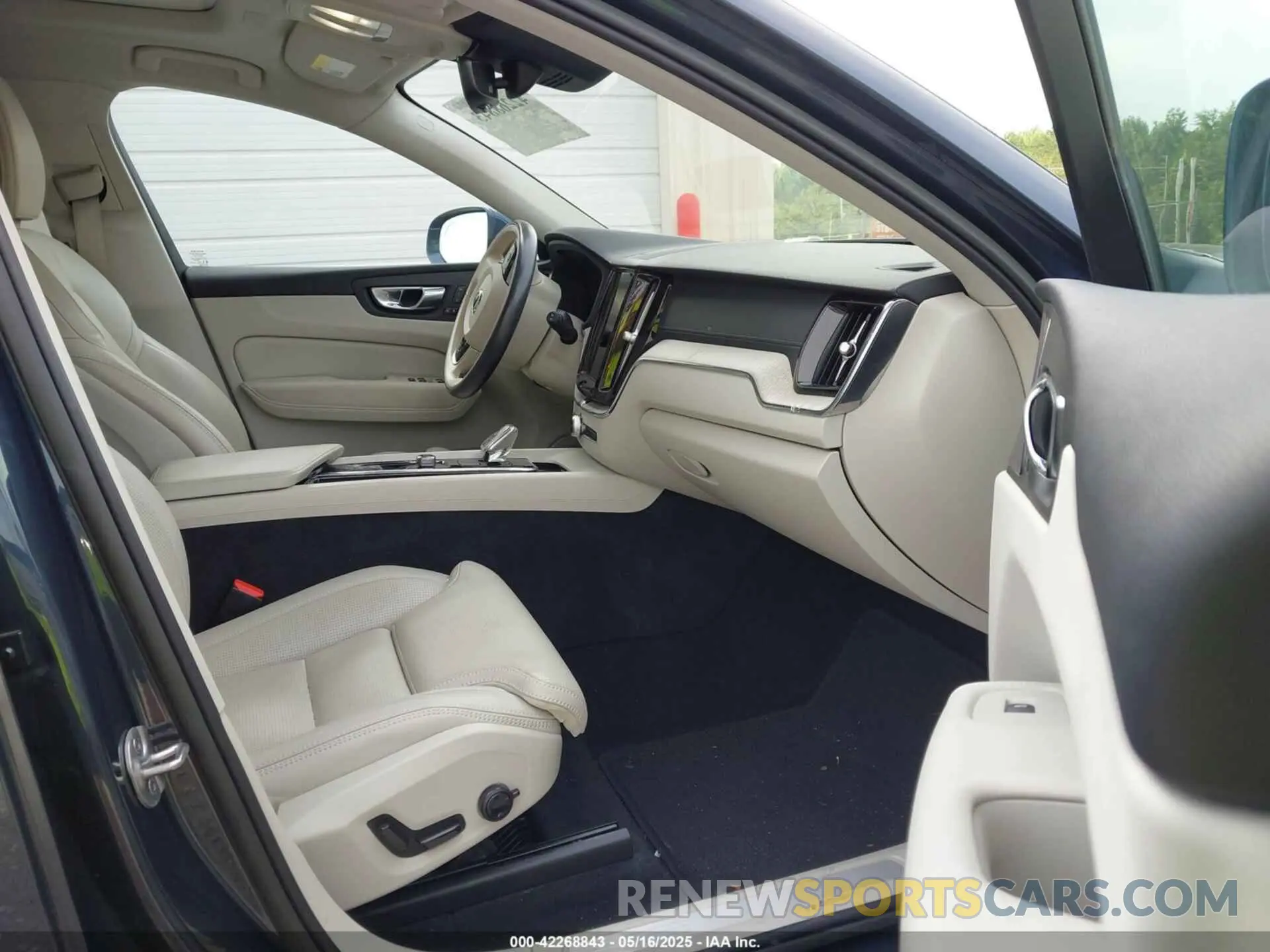 5 fotografías del automóvil dañado YV4L12RL0N1087044 VOLVO XC60 2022