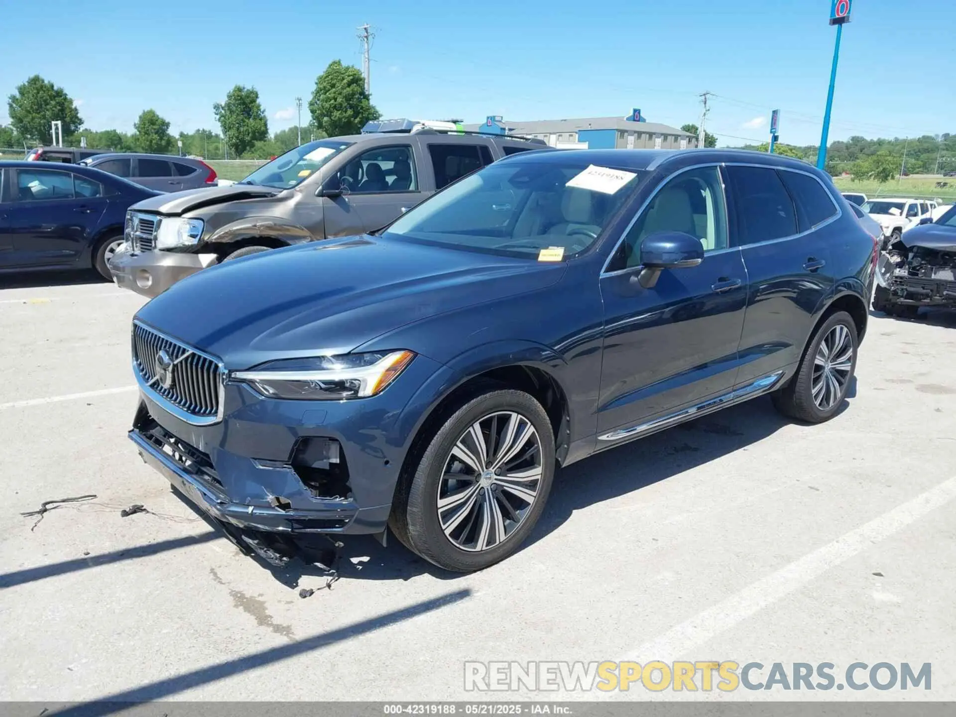 2 fotografías del automóvil dañado YV4L12RL9N1002850 VOLVO XC60 2022