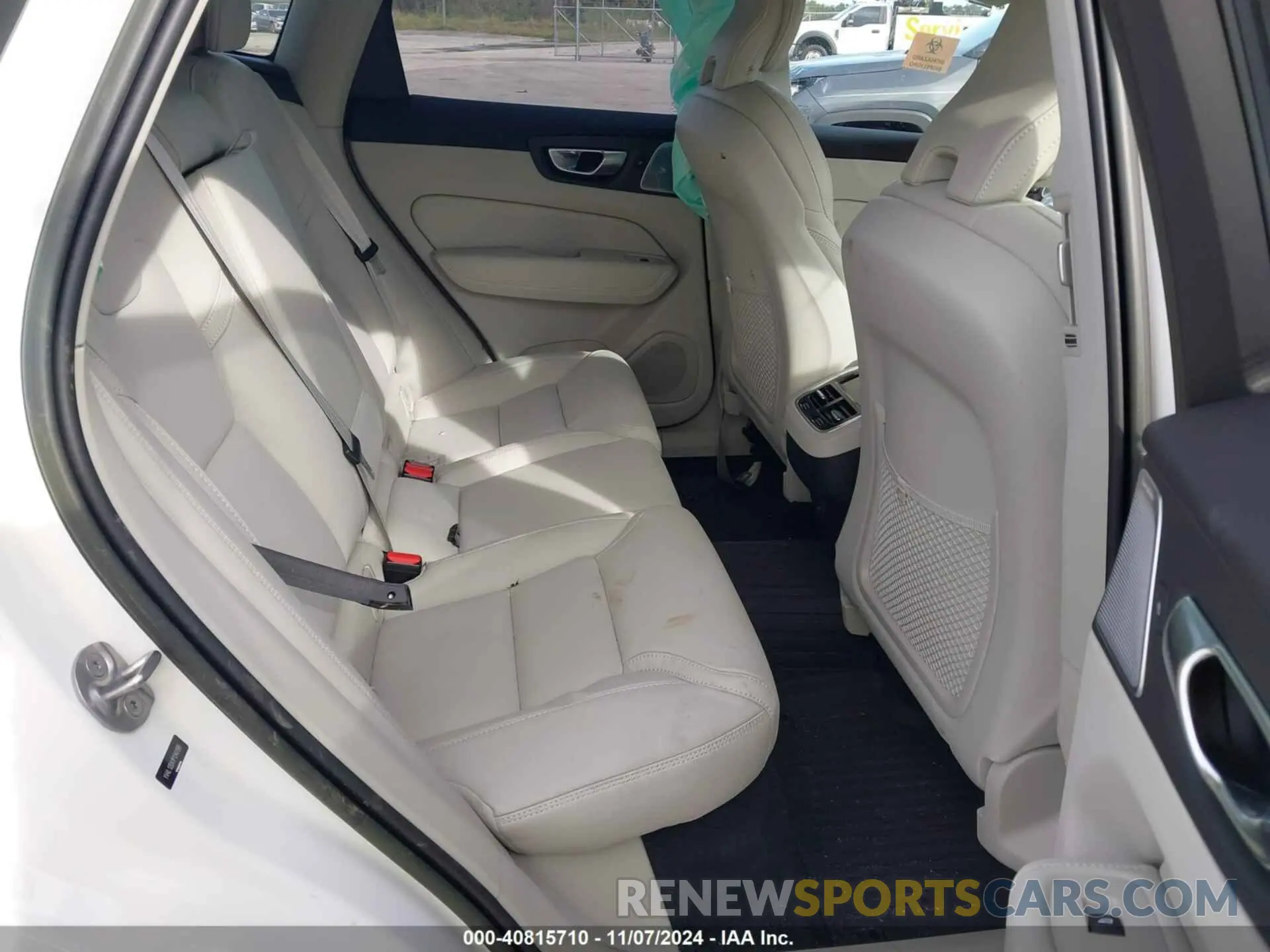 8 fotografías del automóvil dañado YV4L12DA1P1340199 VOLVO XC60 2023
