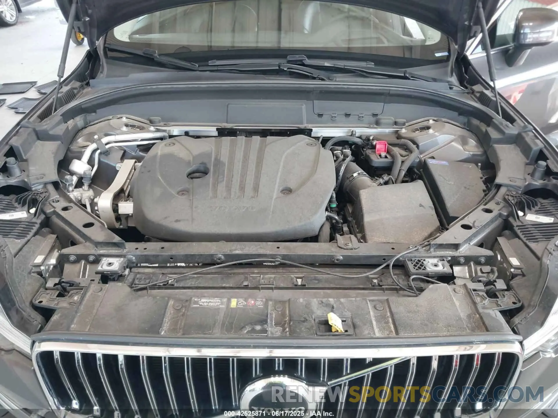 10 fotografías del automóvil dañado YV4L12DA6P1192325 VOLVO XC60 2023