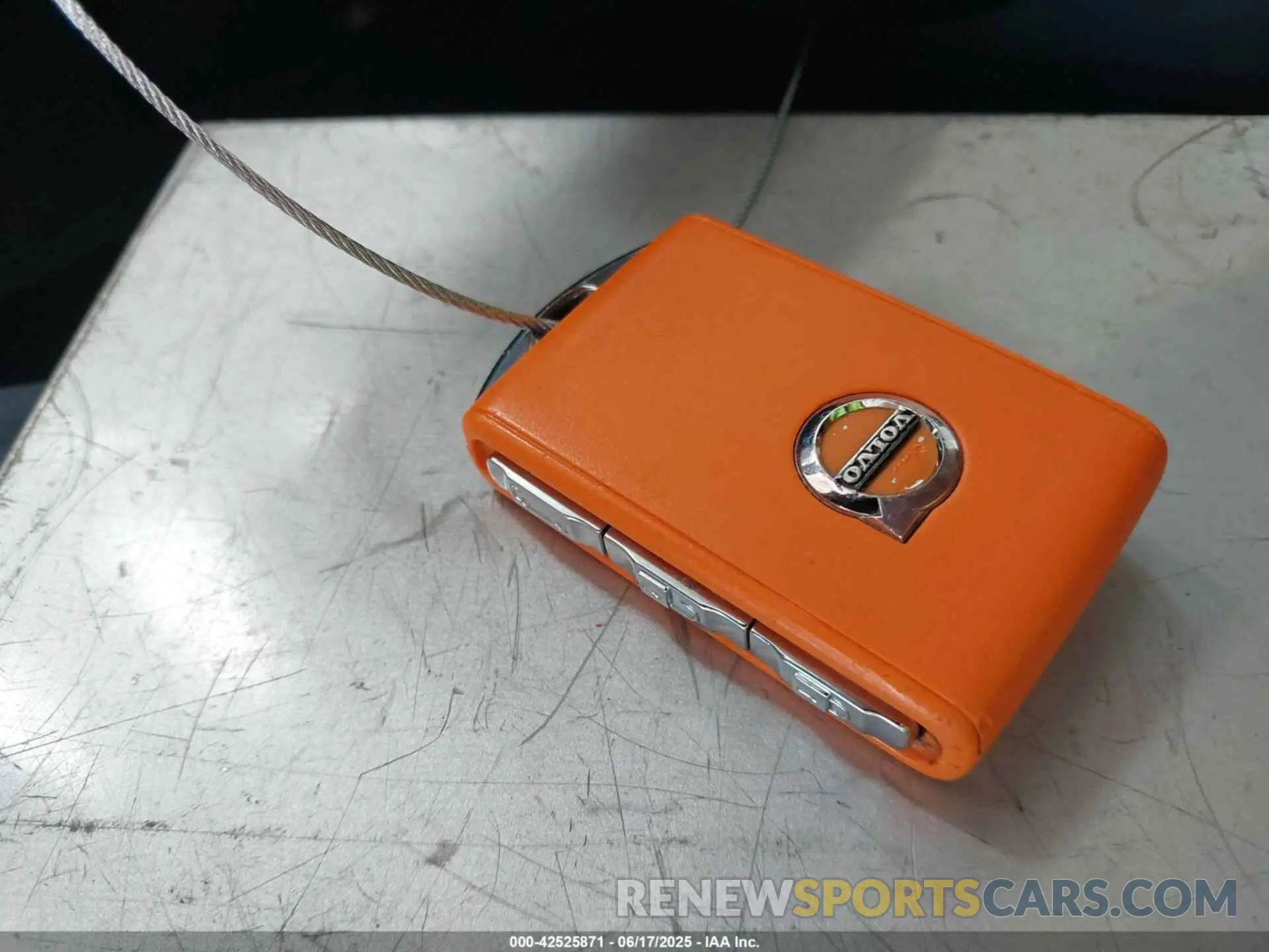 11 fotografías del automóvil dañado YV4L12DA6P1192325 VOLVO XC60 2023