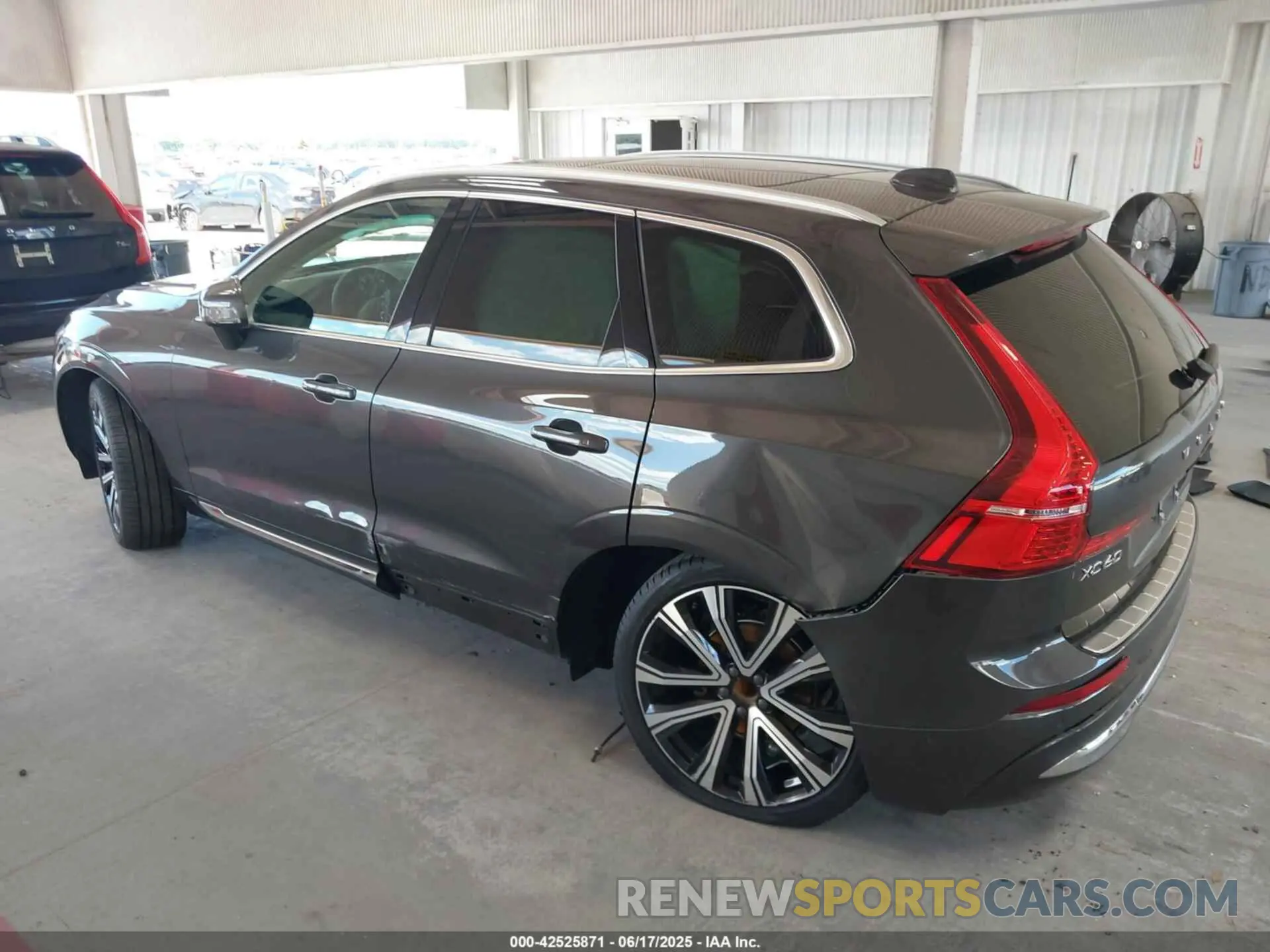 14 fotografías del automóvil dañado YV4L12DA6P1192325 VOLVO XC60 2023