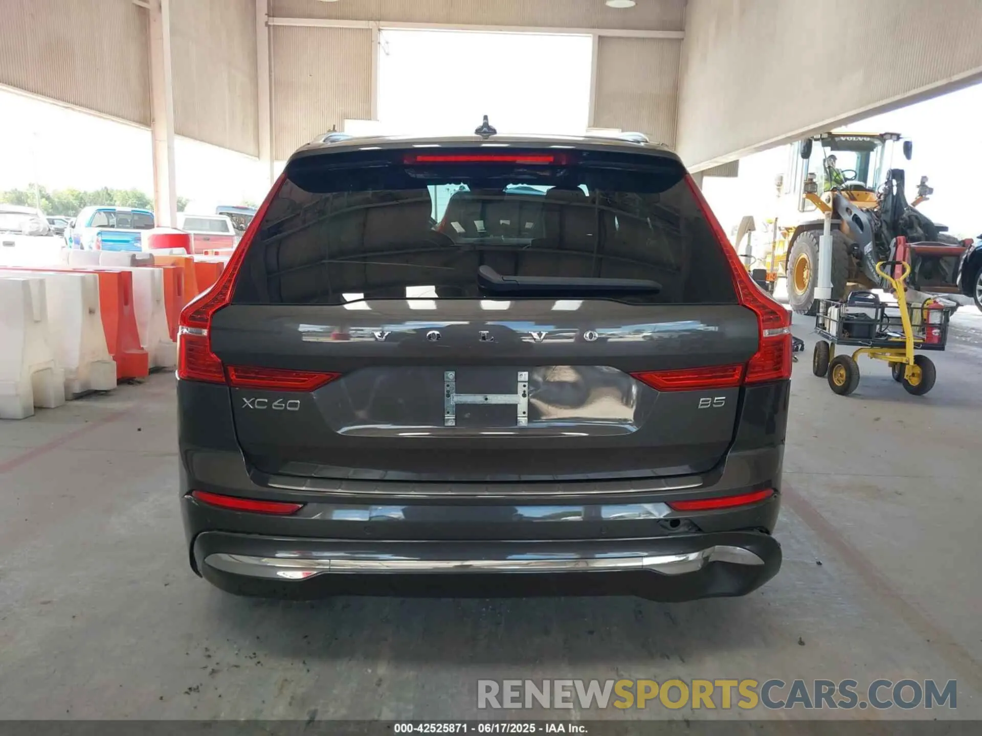 16 fotografías del automóvil dañado YV4L12DA6P1192325 VOLVO XC60 2023