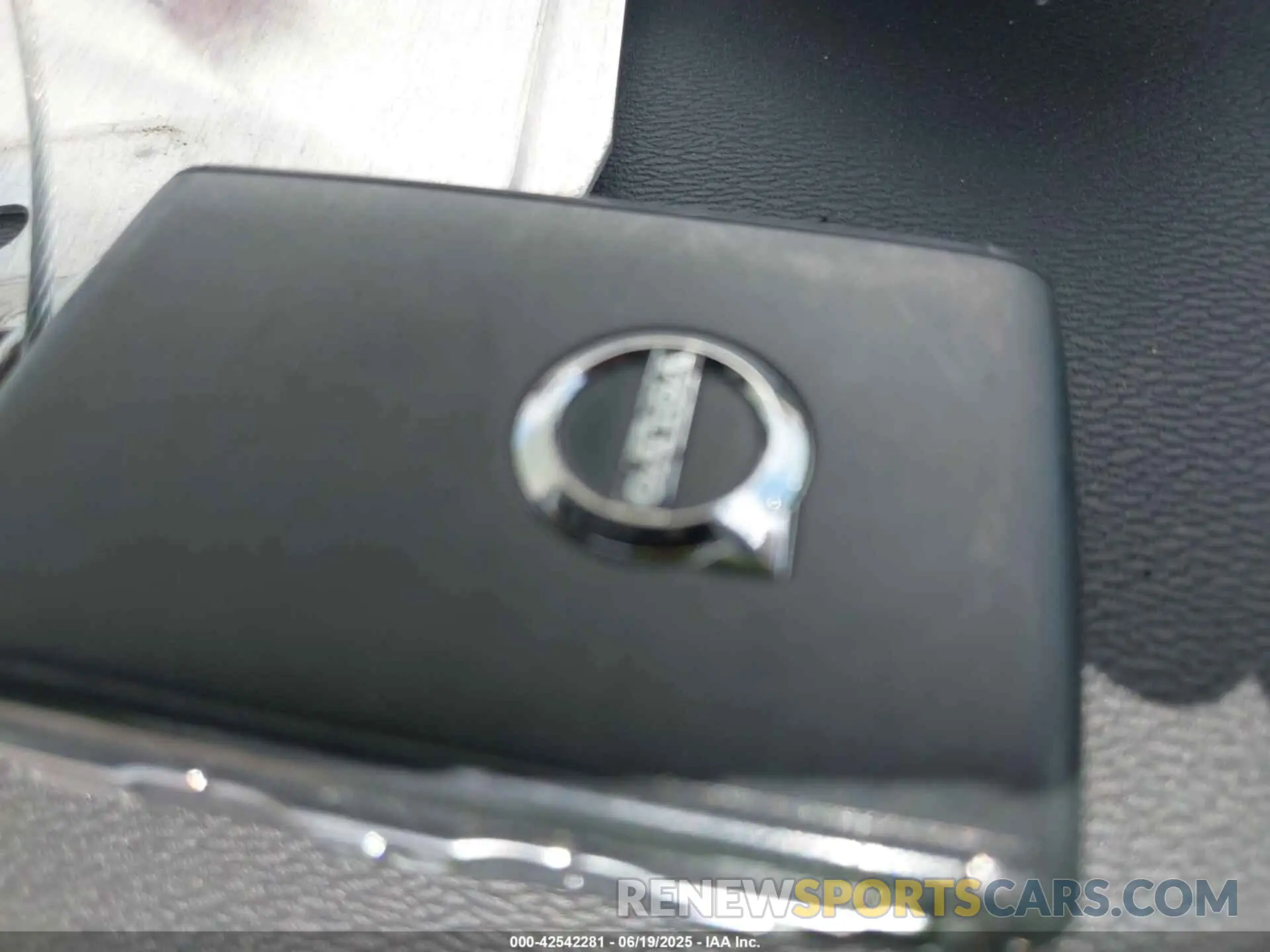 11 fotografías del automóvil dañado YV4L12DE2P1302404 VOLVO XC60 2023