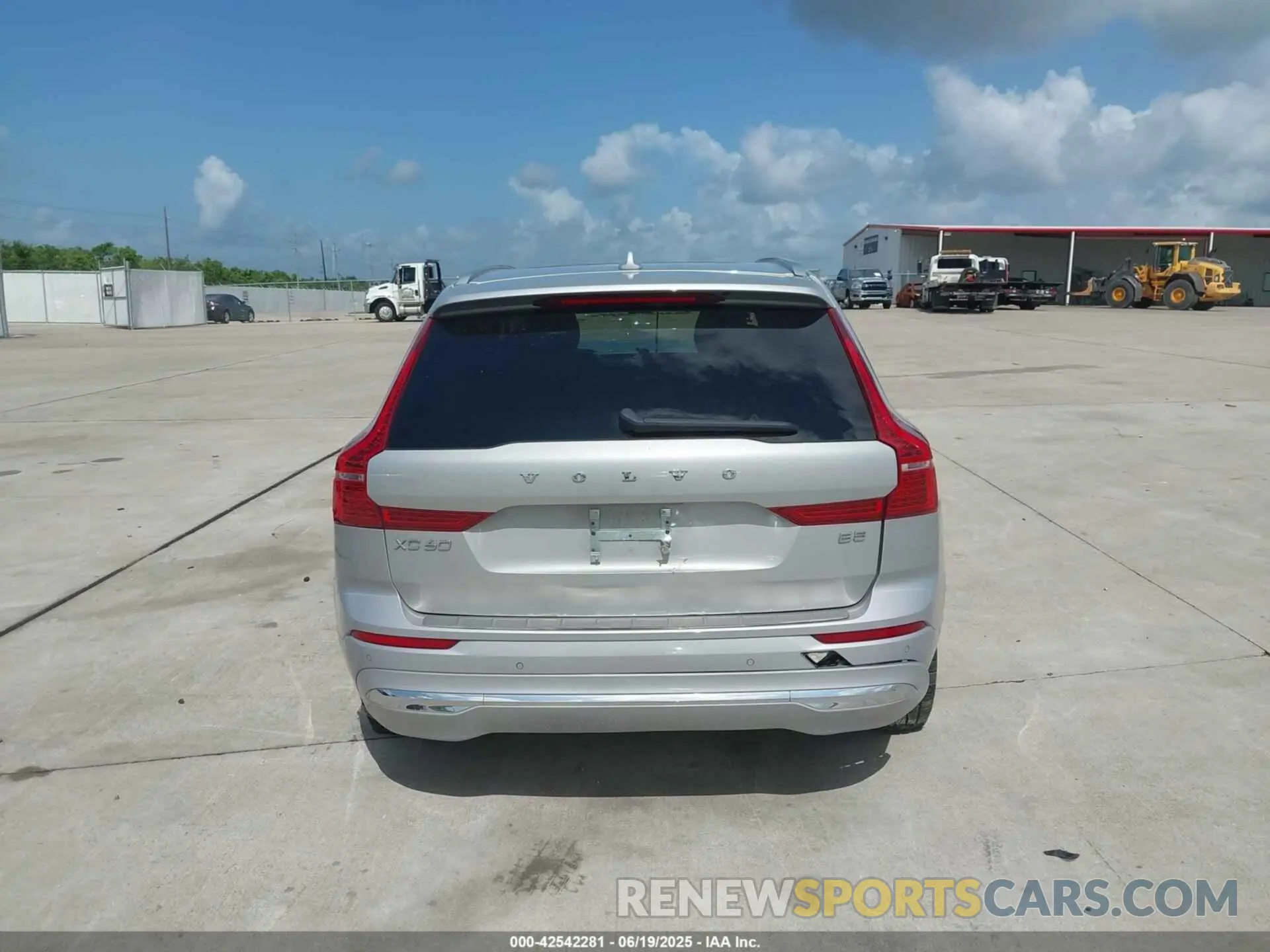 16 fotografías del automóvil dañado YV4L12DE2P1302404 VOLVO XC60 2023