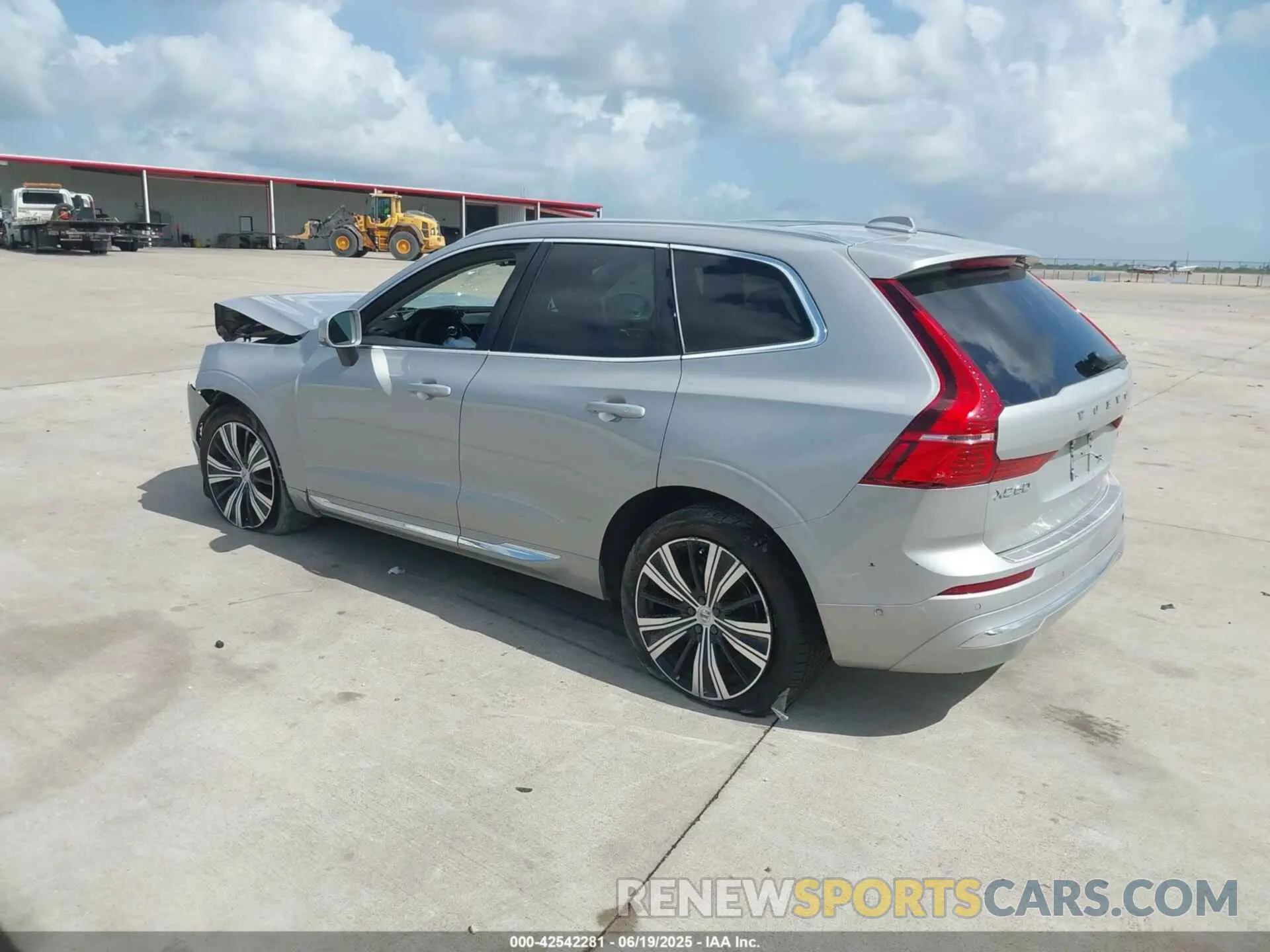 3 fotografías del automóvil dañado YV4L12DE2P1302404 VOLVO XC60 2023