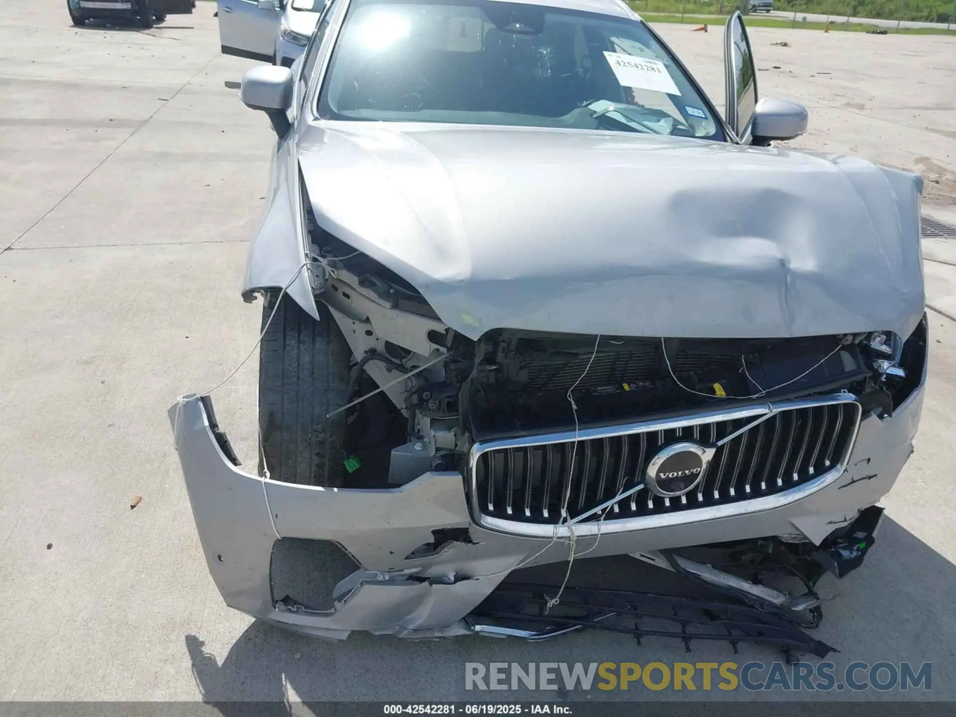 6 fotografías del automóvil dañado YV4L12DE2P1302404 VOLVO XC60 2023