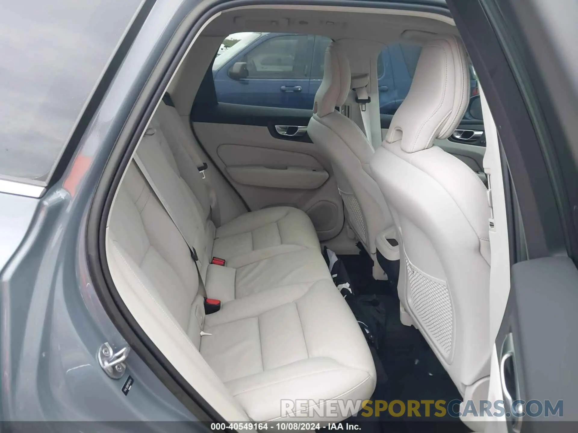 8 fotografías del automóvil dañado YV4L12DN0P1383743 VOLVO XC60 2023